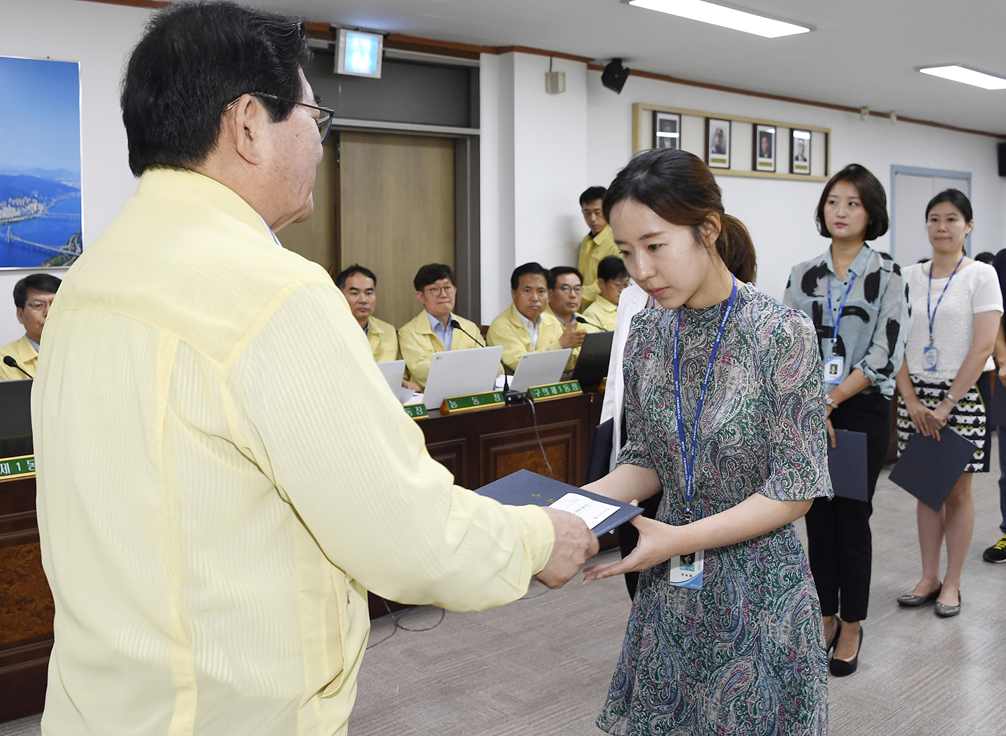 20170824-구 동 확대간부회의 우수공무원 표창장 수여 159375.jpg