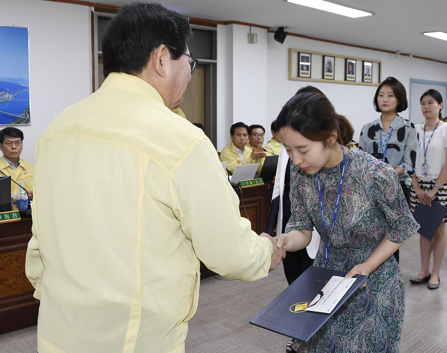 20170824-구 동 확대간부회의 우수공무원 표창장 수여 159376.jpg