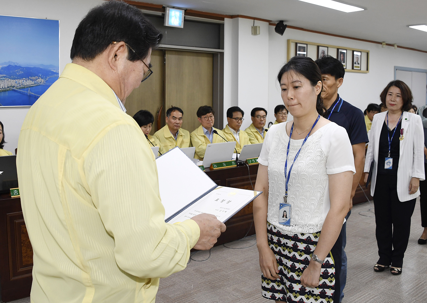 20170824-구 동 확대간부회의 우수공무원 표창장 수여 159368.jpg