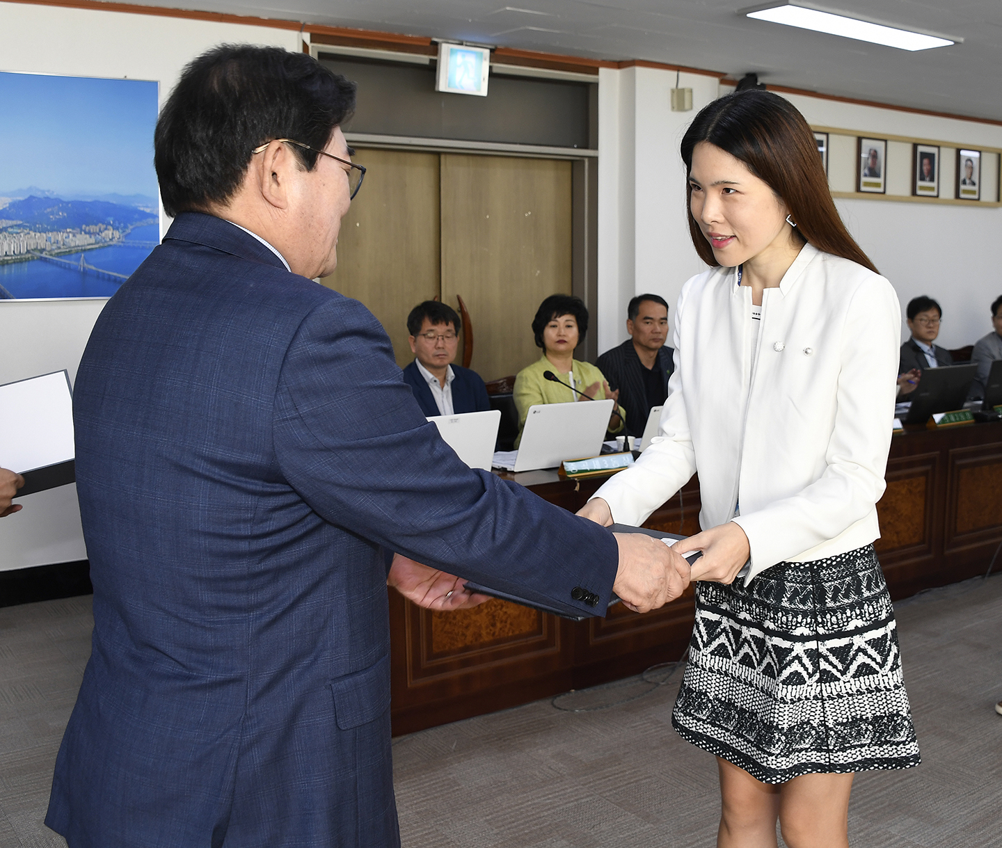 20170921-구 동 확대간부회의 우수공무원 표창 수여 160736.jpg