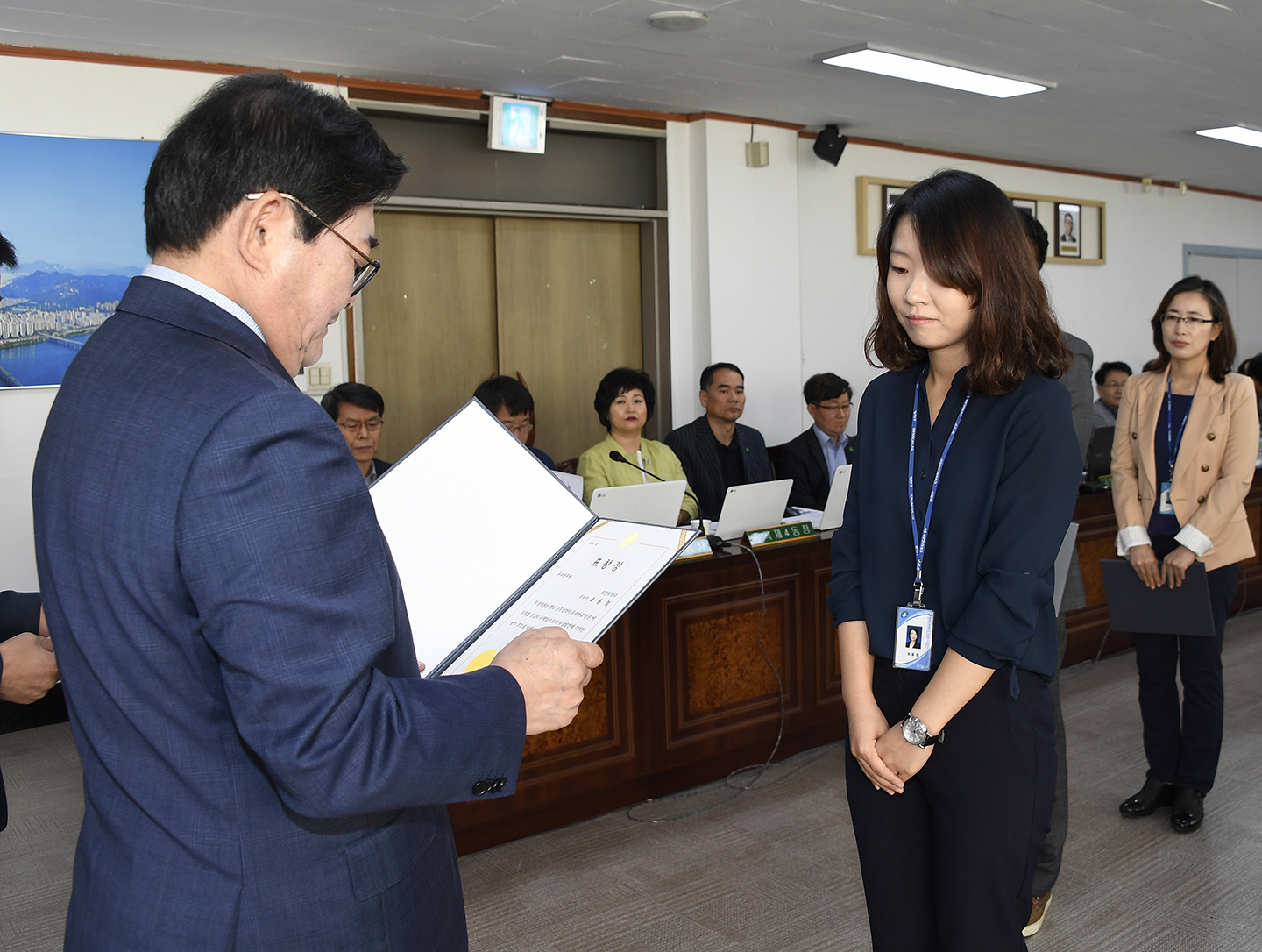 20170921-구 동 확대간부회의 우수공무원 표창 수여 160740.jpg