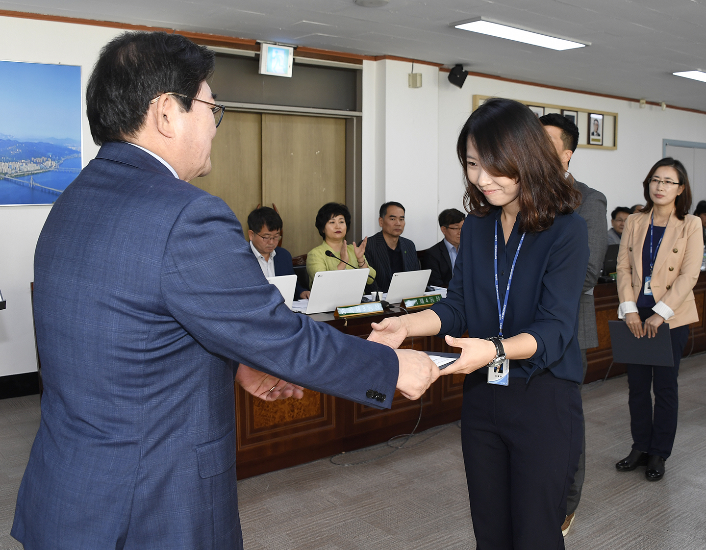 20170921-구 동 확대간부회의 우수공무원 표창 수여 160741.jpg