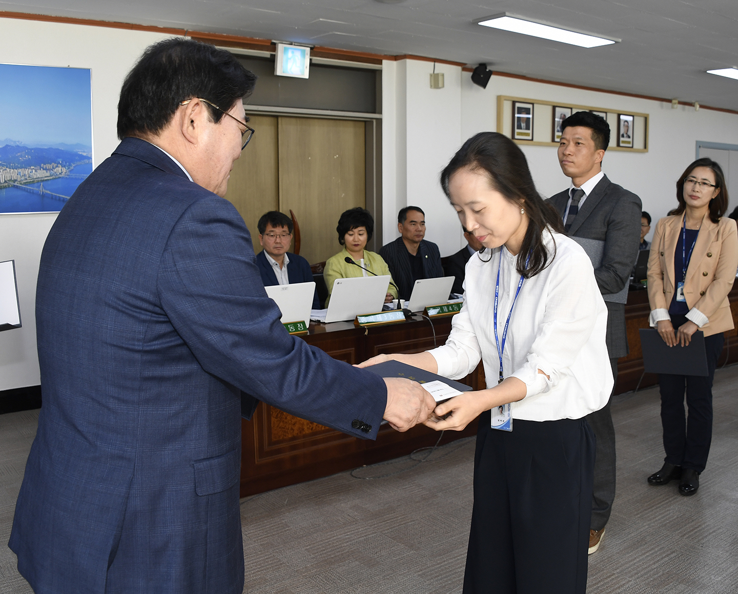 20170921-구 동 확대간부회의 우수공무원 표창 수여 160744.jpg