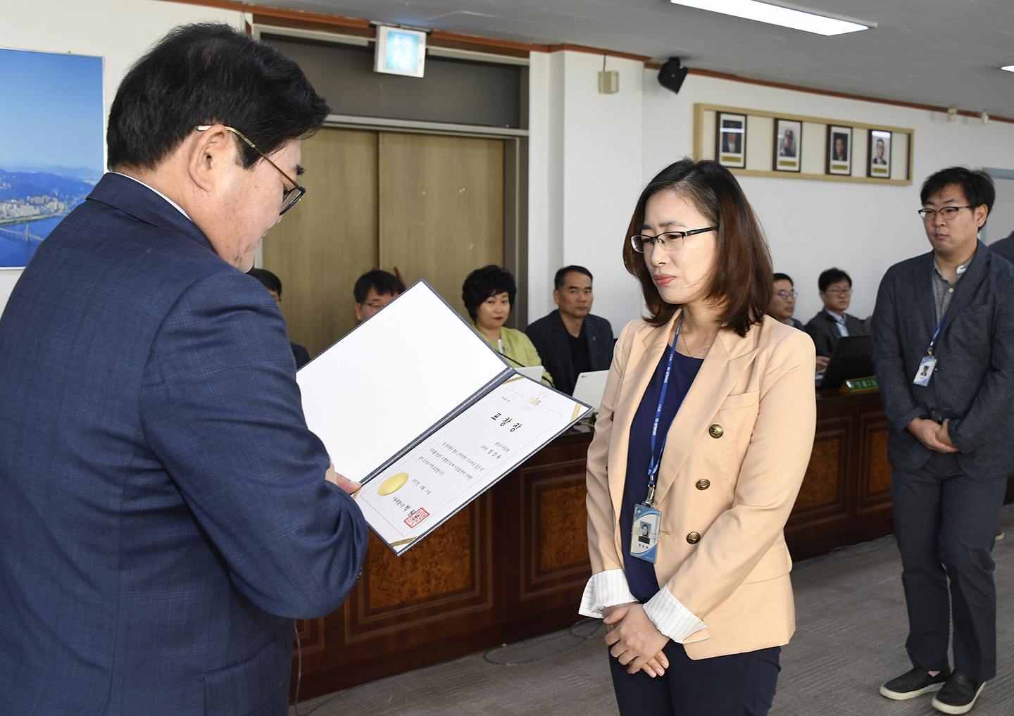 20170921-구 동 확대간부회의 우수공무원 표창 수여 160730.jpg