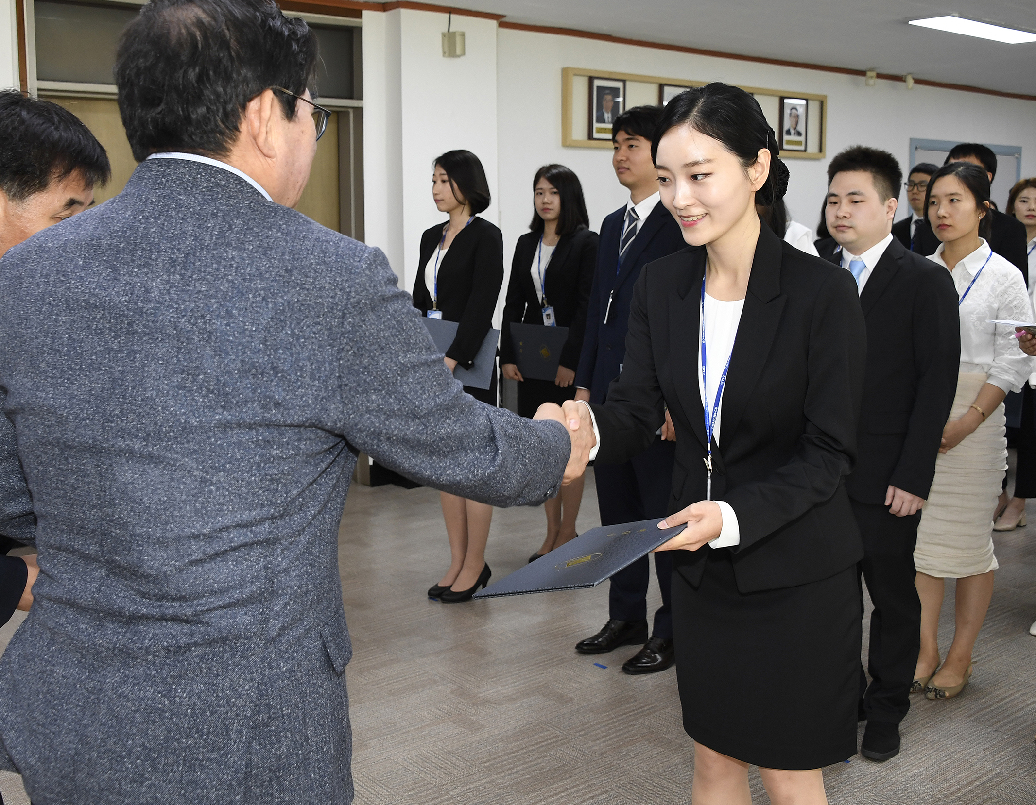 20170703-사회복지 신규직원 발령장 수여 158418.jpg