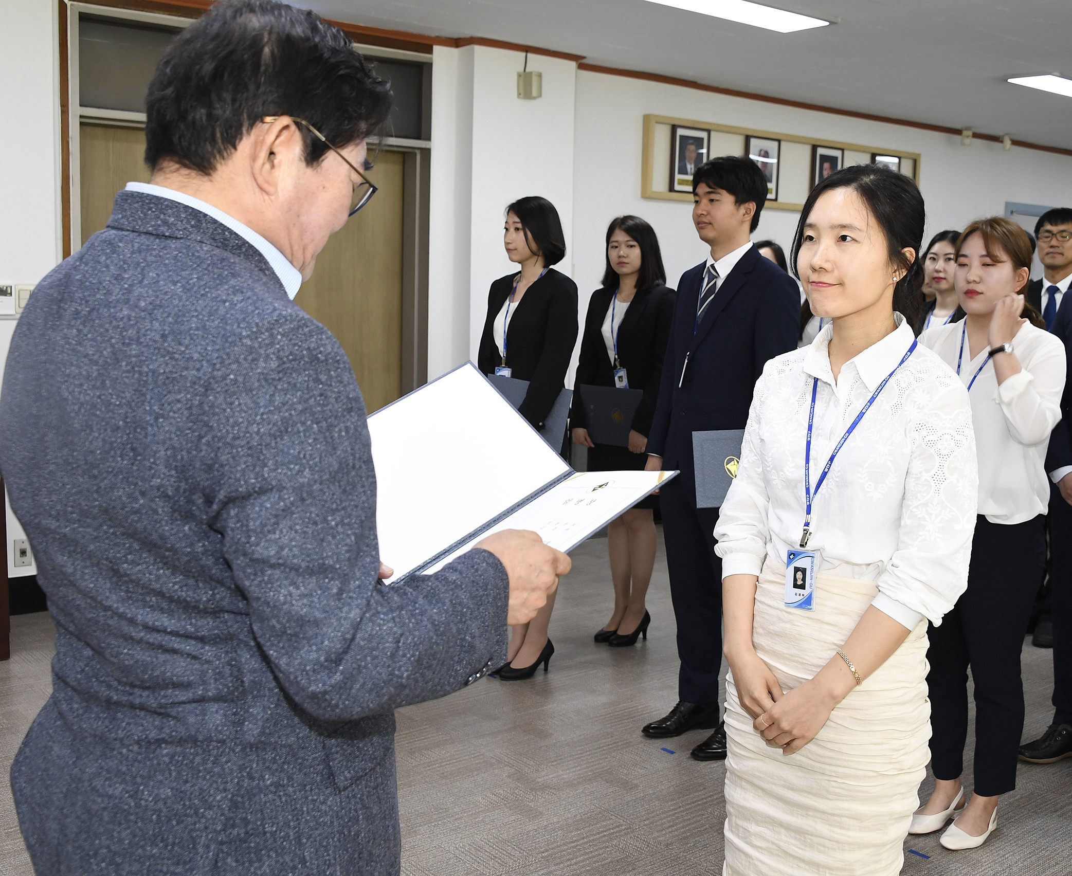 20170703-사회복지 신규직원 발령장 수여 158421.jpg