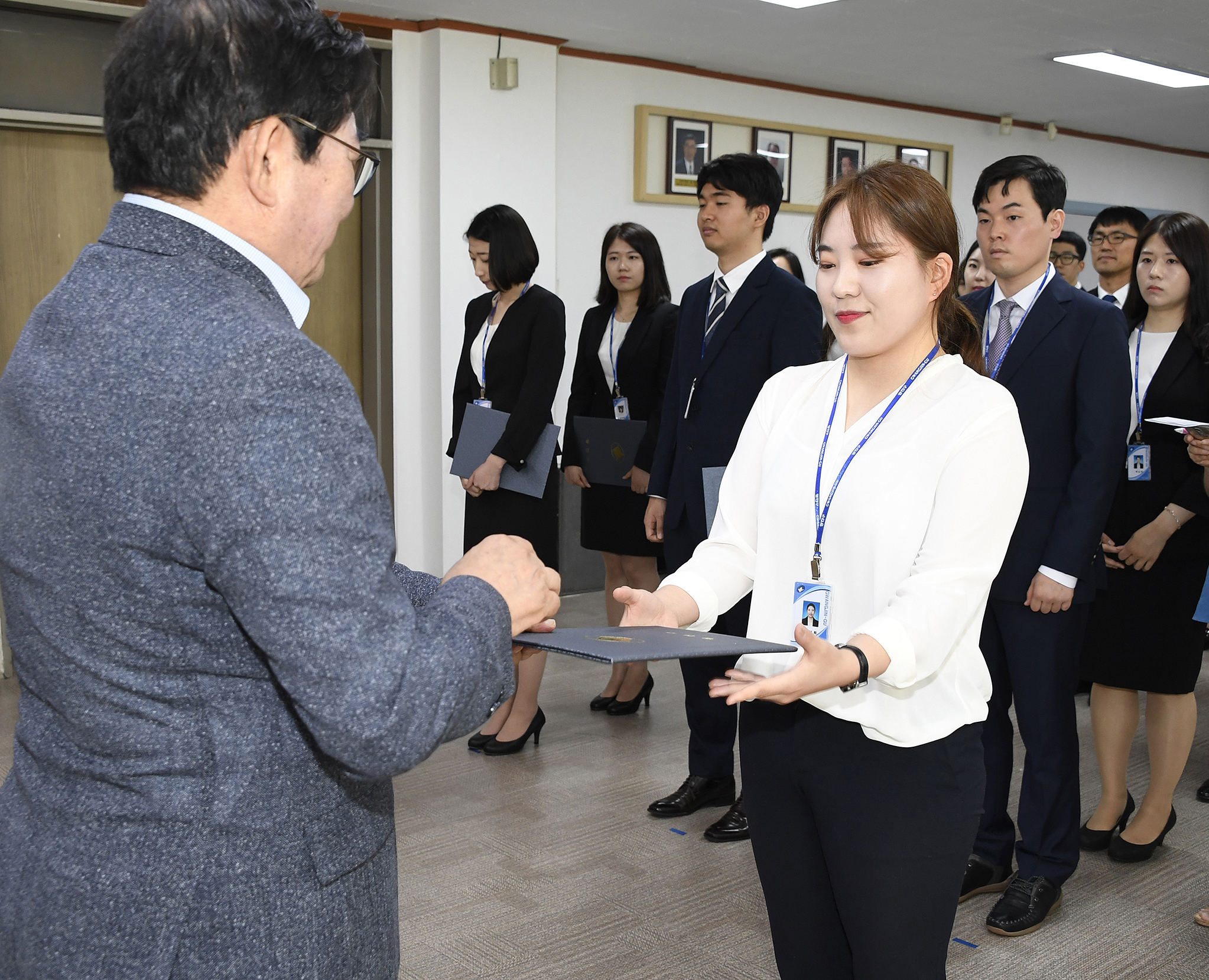 20170703-사회복지 신규직원 발령장 수여 158424.jpg