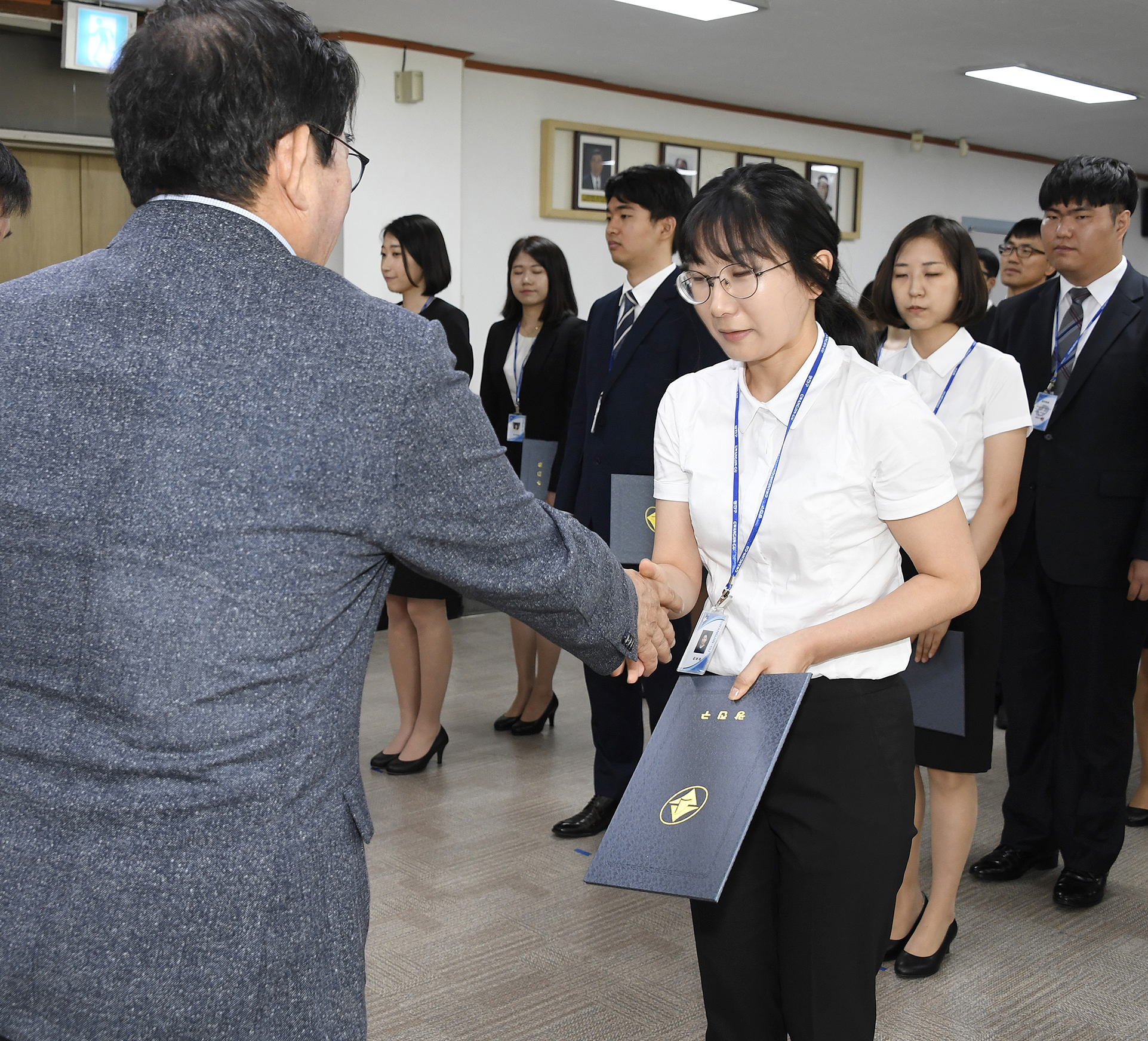 20170703-사회복지 신규직원 발령장 수여 158438.jpg