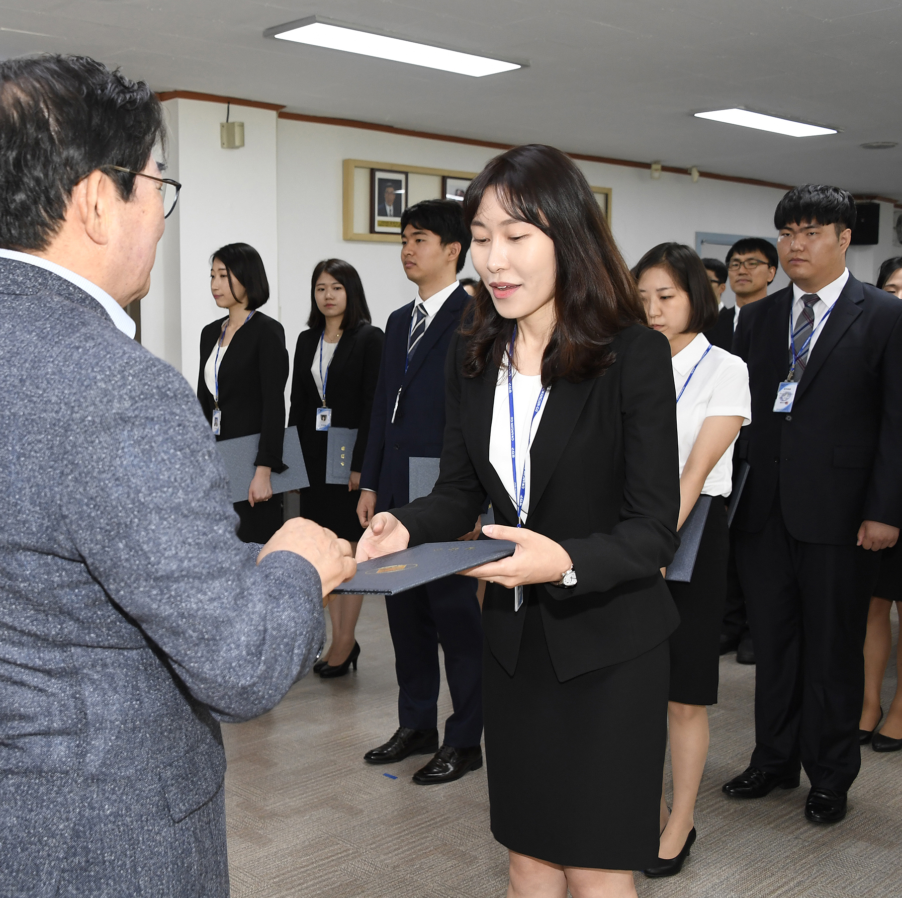 20170703-사회복지 신규직원 발령장 수여 158451.jpg