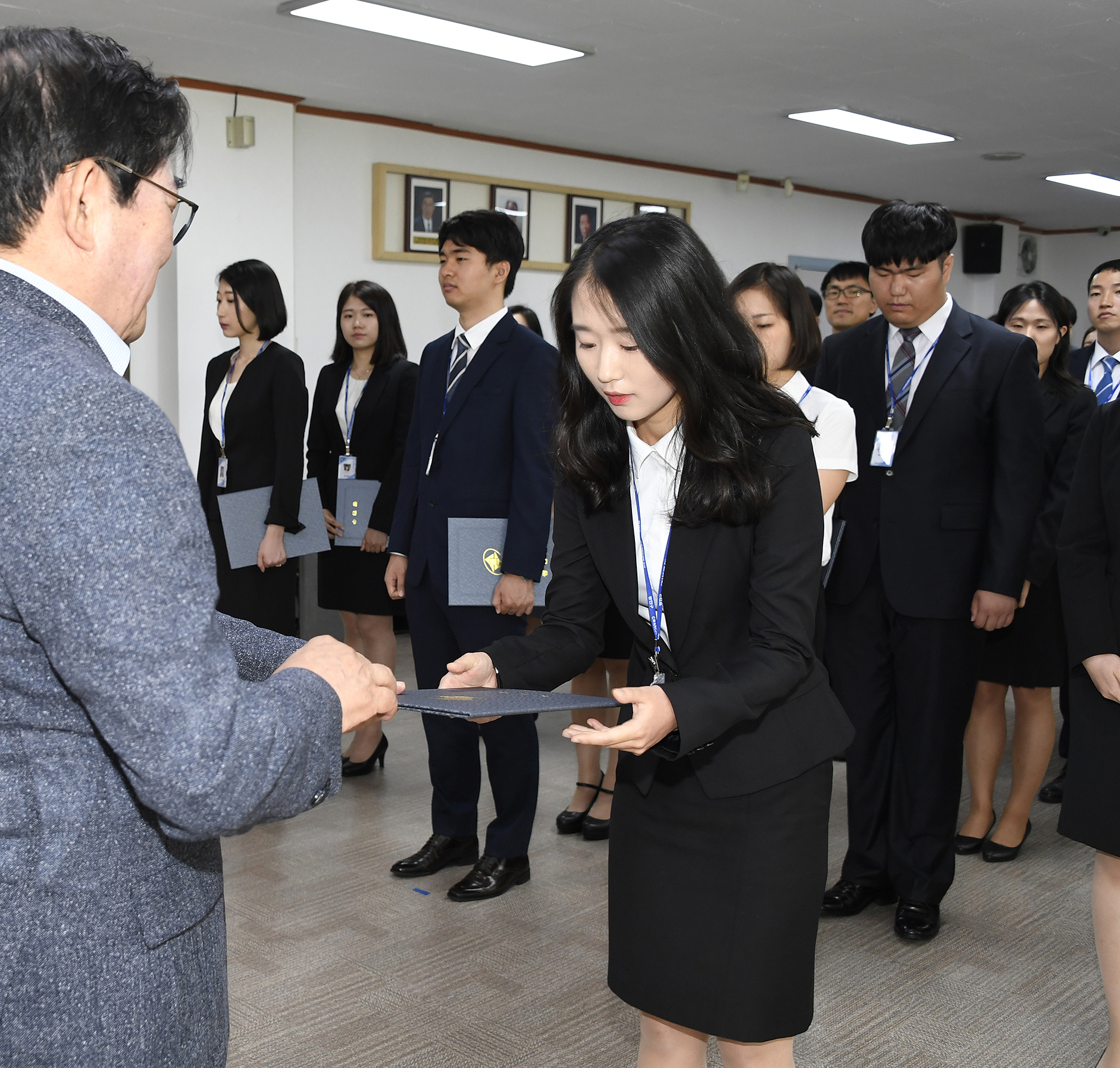 20170703-사회복지 신규직원 발령장 수여 158457.jpg