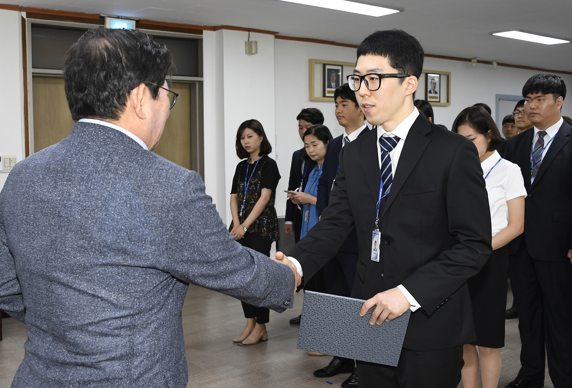 20170703-사회복지 신규직원 발령장 수여 158342.jpg