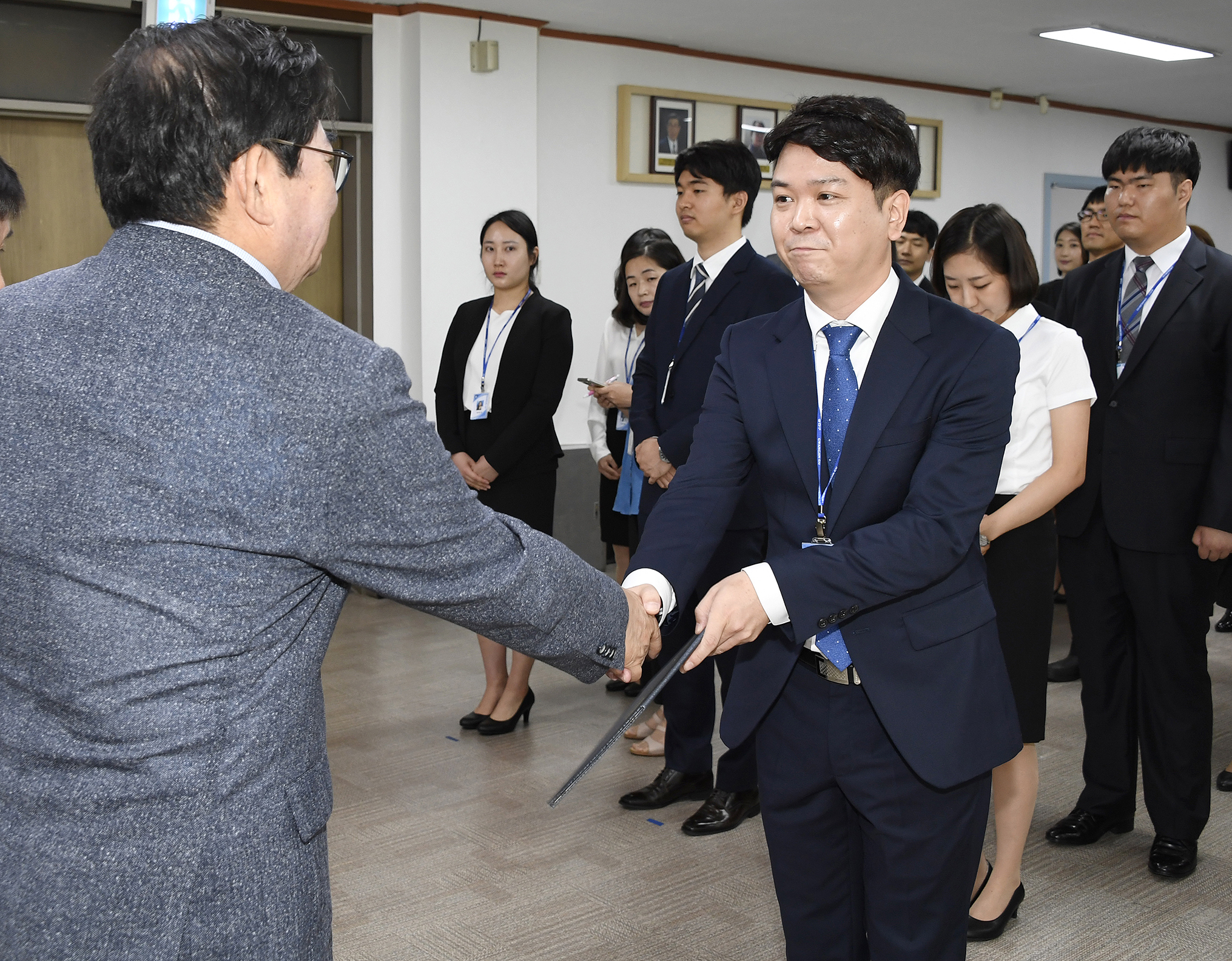 20170703-사회복지 신규직원 발령장 수여 158348.jpg