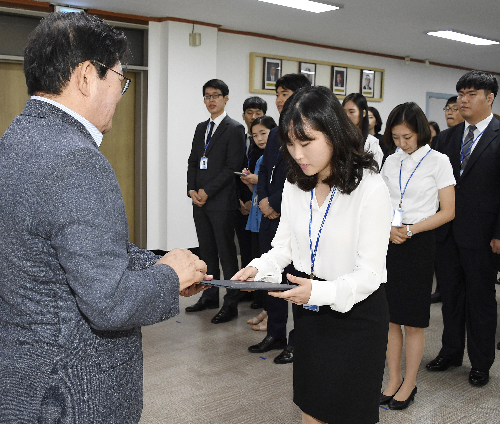 20170703-사회복지 신규직원 발령장 수여 158353.jpg