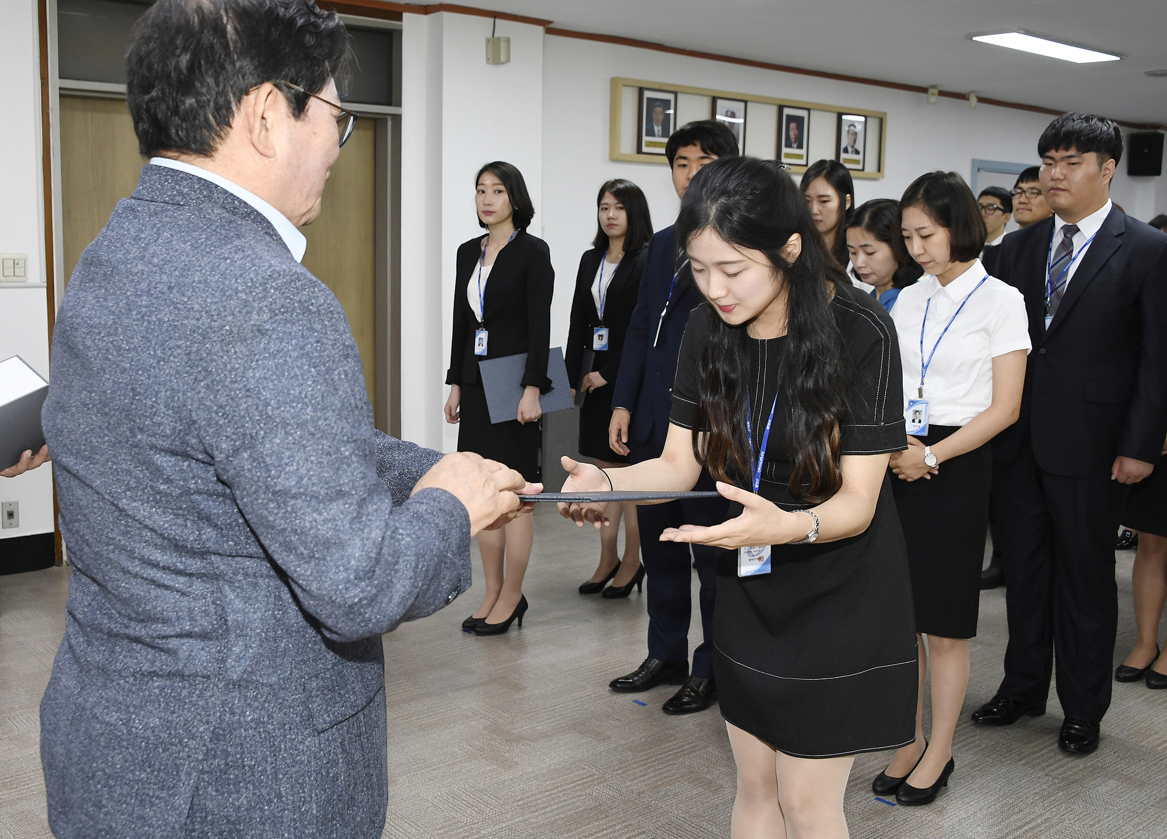 20170703-사회복지 신규직원 발령장 수여 158361.jpg