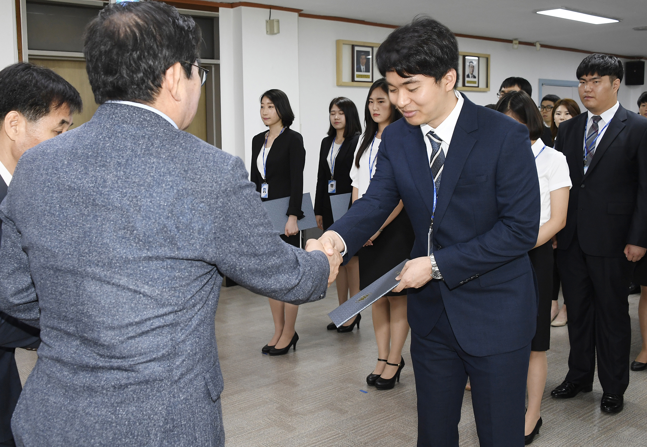 20170703-사회복지 신규직원 발령장 수여 158365.jpg