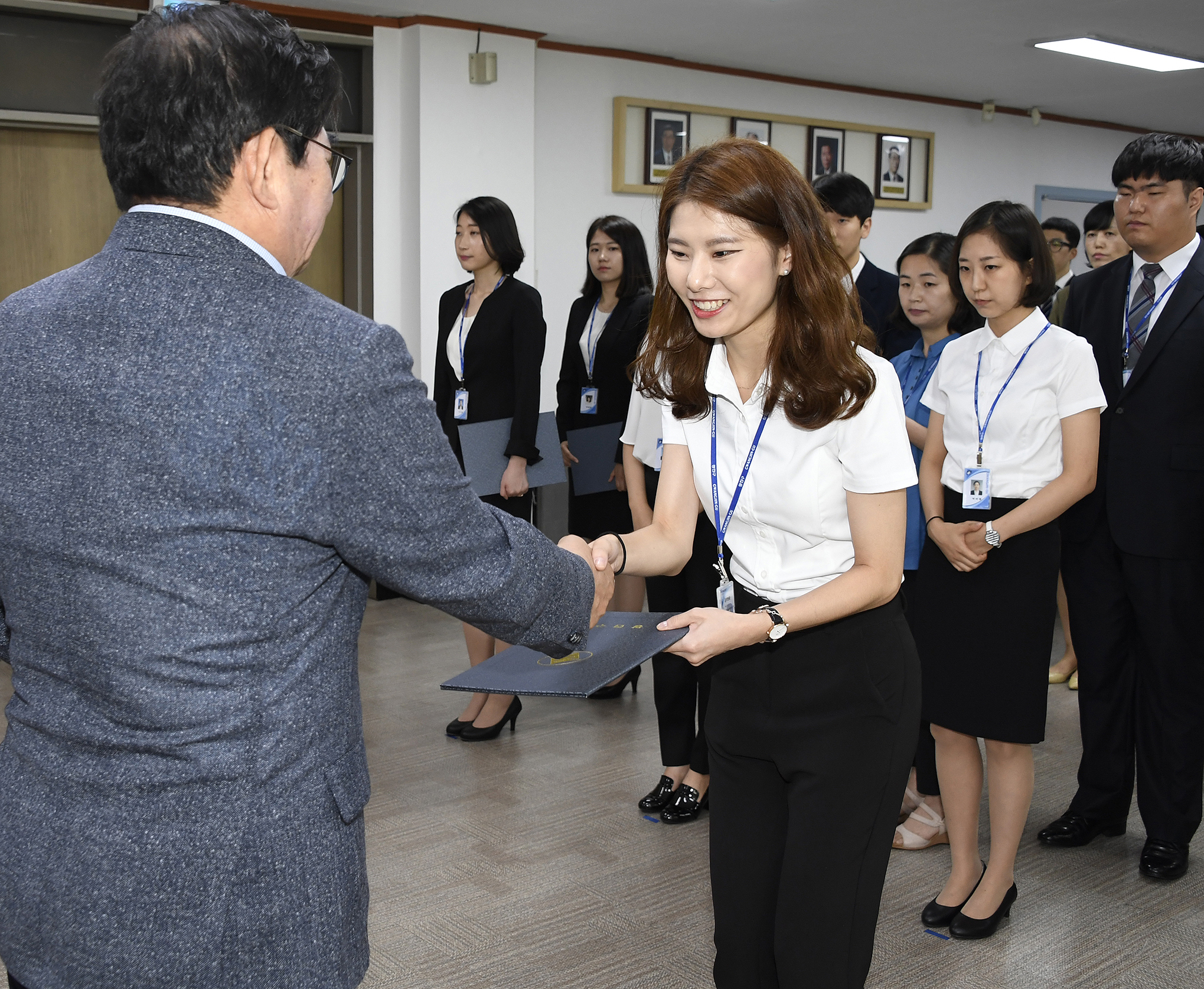 20170703-사회복지 신규직원 발령장 수여 158374.jpg