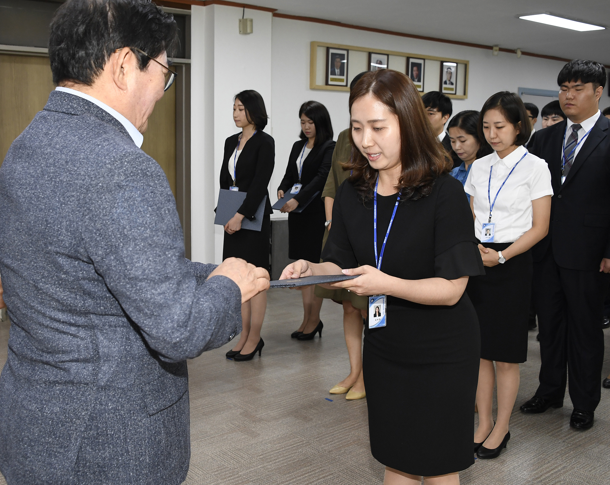 20170703-사회복지 신규직원 발령장 수여 158382.jpg