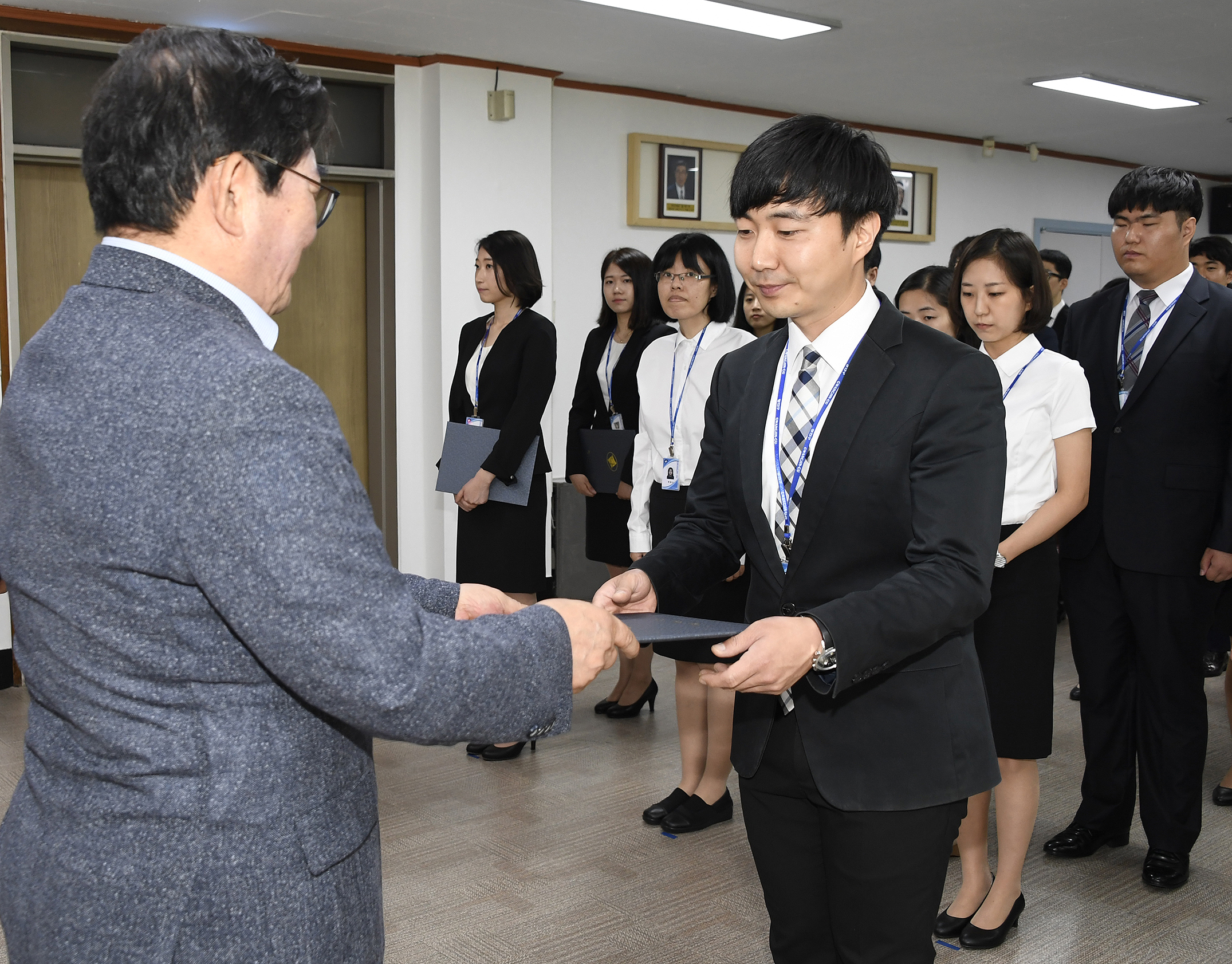 20170703-사회복지 신규직원 발령장 수여 158388.jpg