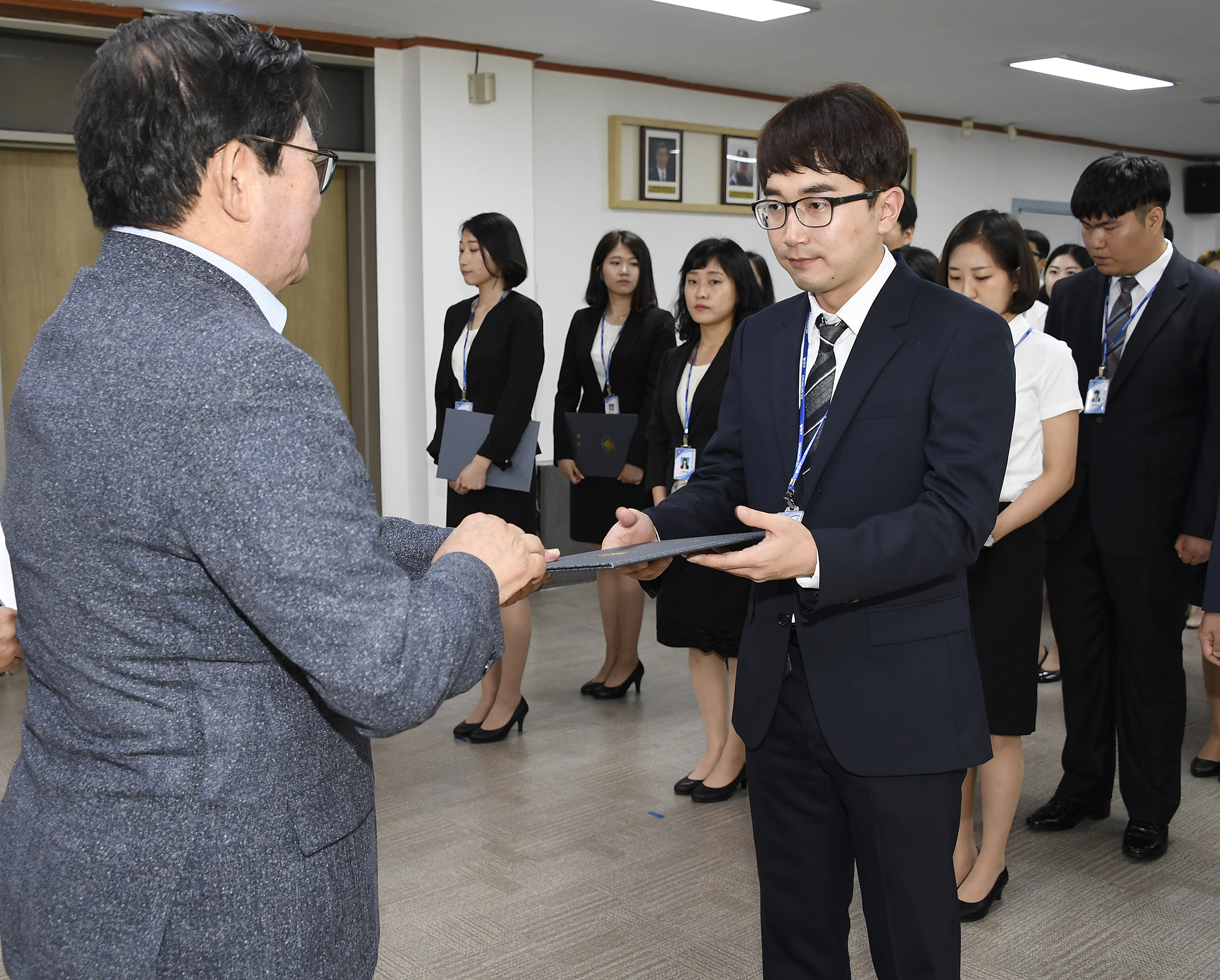 20170703-사회복지 신규직원 발령장 수여 158396.jpg