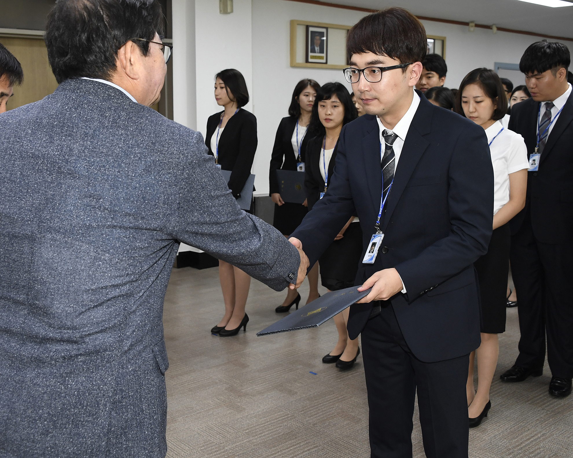 20170703-사회복지 신규직원 발령장 수여 158397.jpg