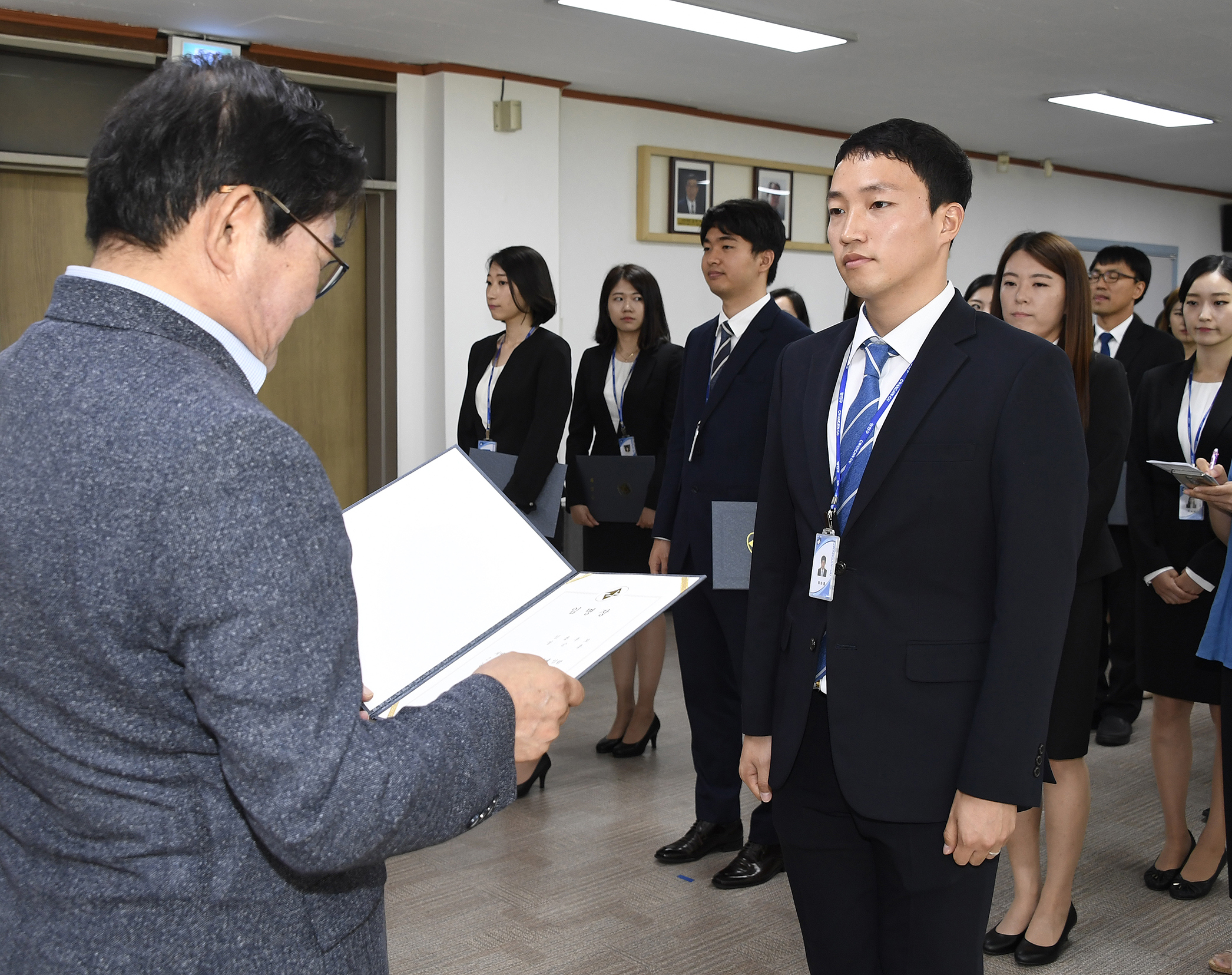 20170703-사회복지 신규직원 발령장 수여 158410.jpg