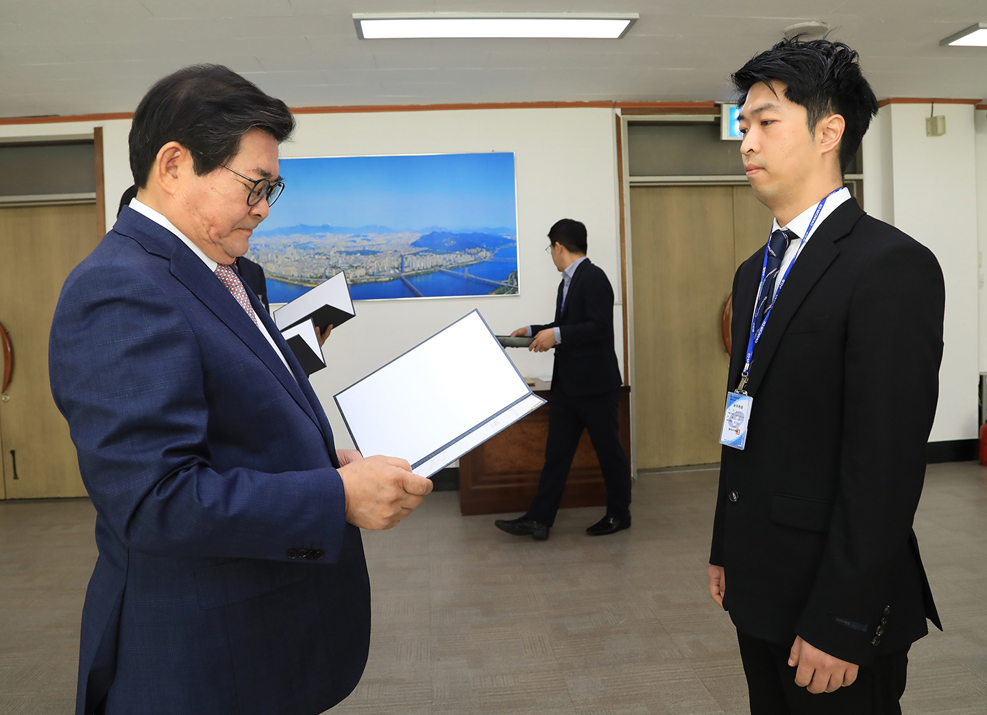 20180521-일반직공무원 신규임용 발령장 수여 173588.jpg