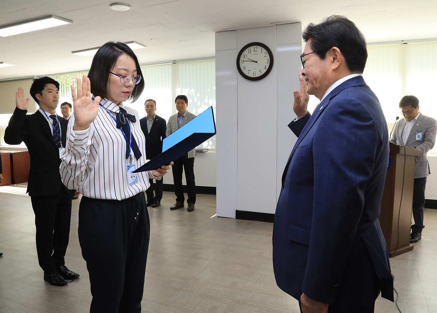 20180521-일반직공무원 신규임용 발령장 수여 173575.jpg