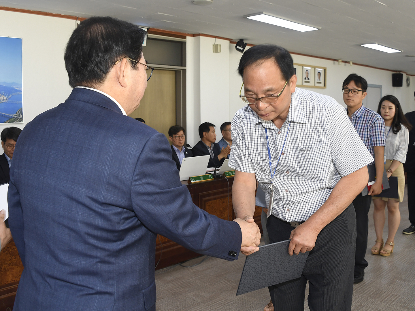 20180621-구동확대간부회의 우수공무원 표창 174066.jpg