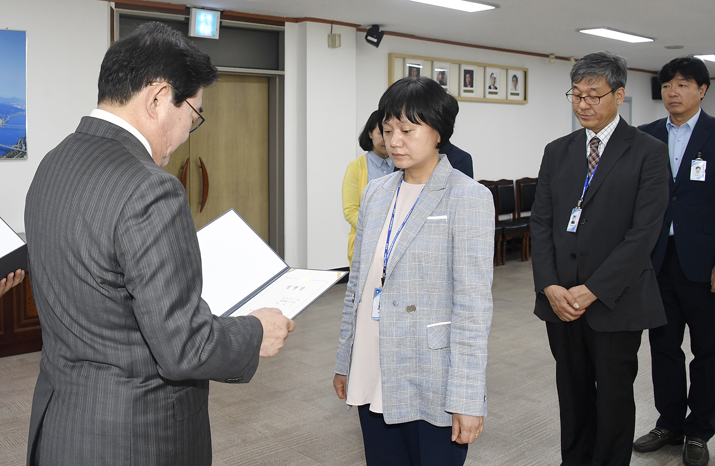 20180502-근속승진자 임용장 수여 172752.jpg