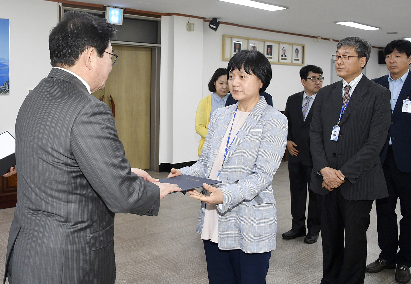 20180502-근속승진자 임용장 수여 172753.jpg