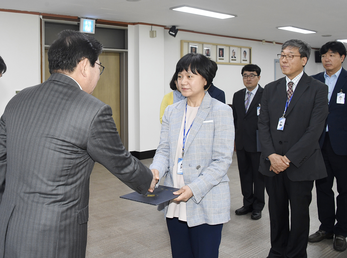 20180502-근속승진자 임용장 수여 172754.jpg