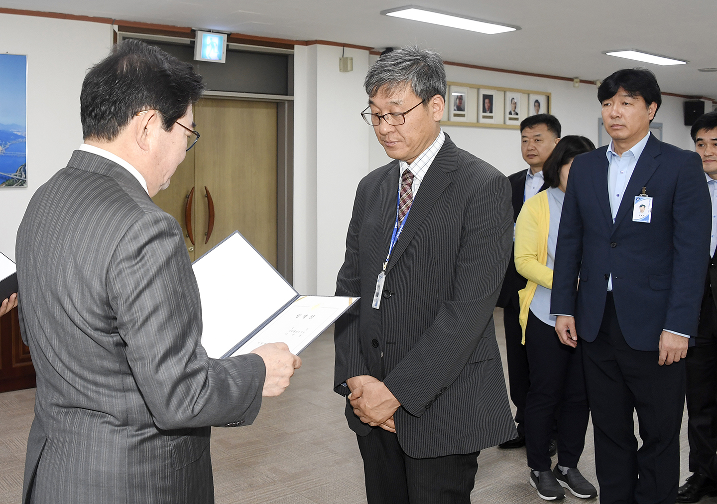 20180502-근속승진자 임용장 수여 172758.jpg