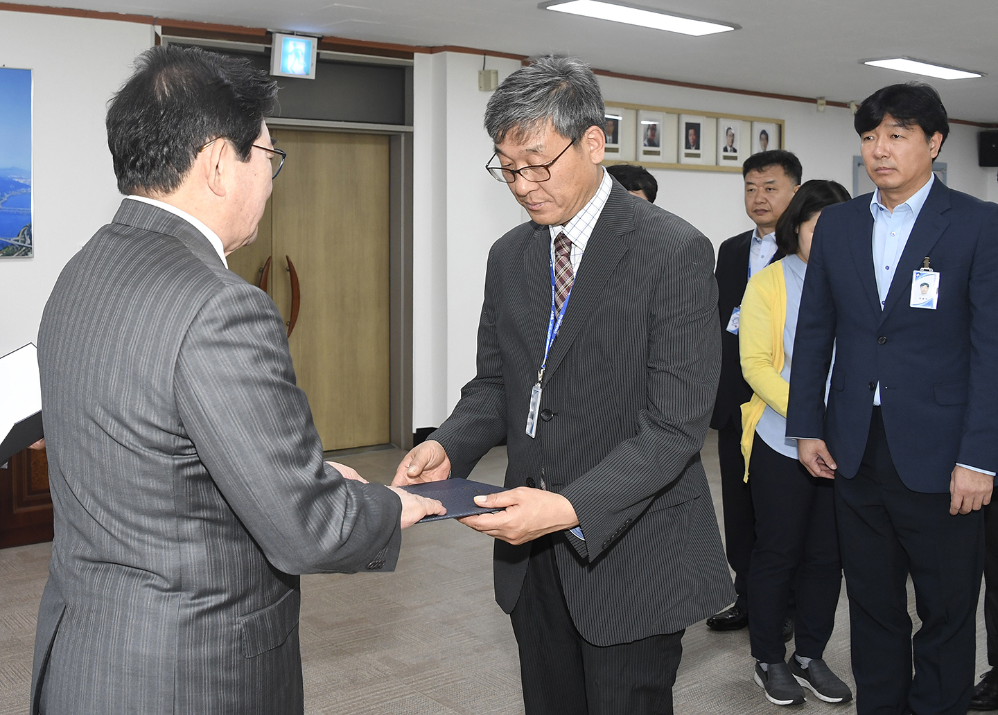 20180502-근속승진자 임용장 수여 172759.jpg