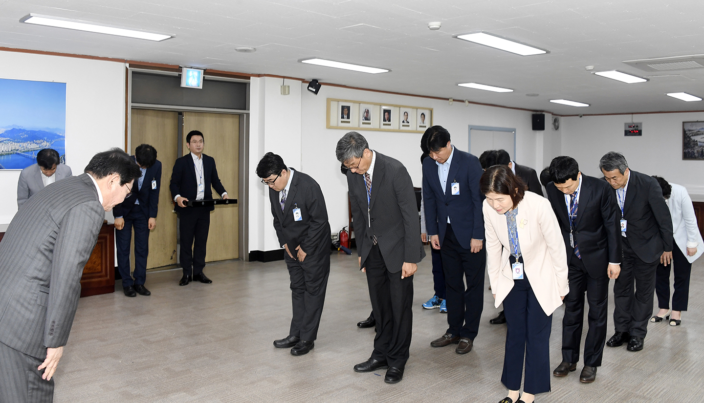 20180502-근속승진자 임용장 수여 172745.jpg