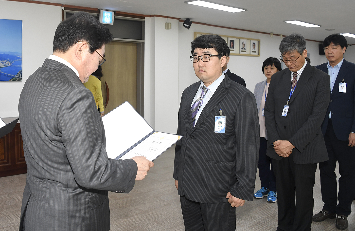 20180502-근속승진자 임용장 수여 172746.jpg