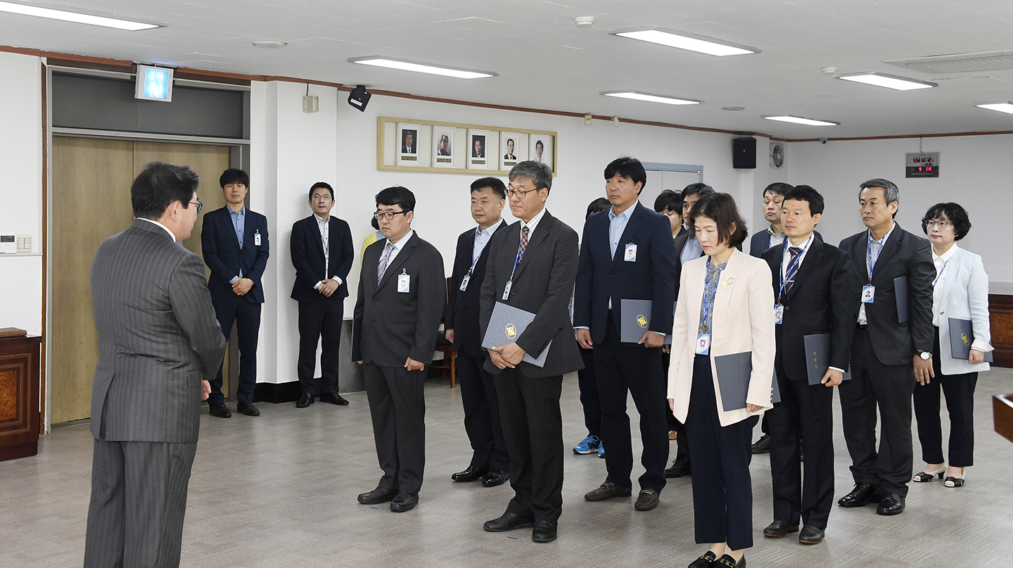 20180502-근속승진자 임용장 수여 172789.jpg