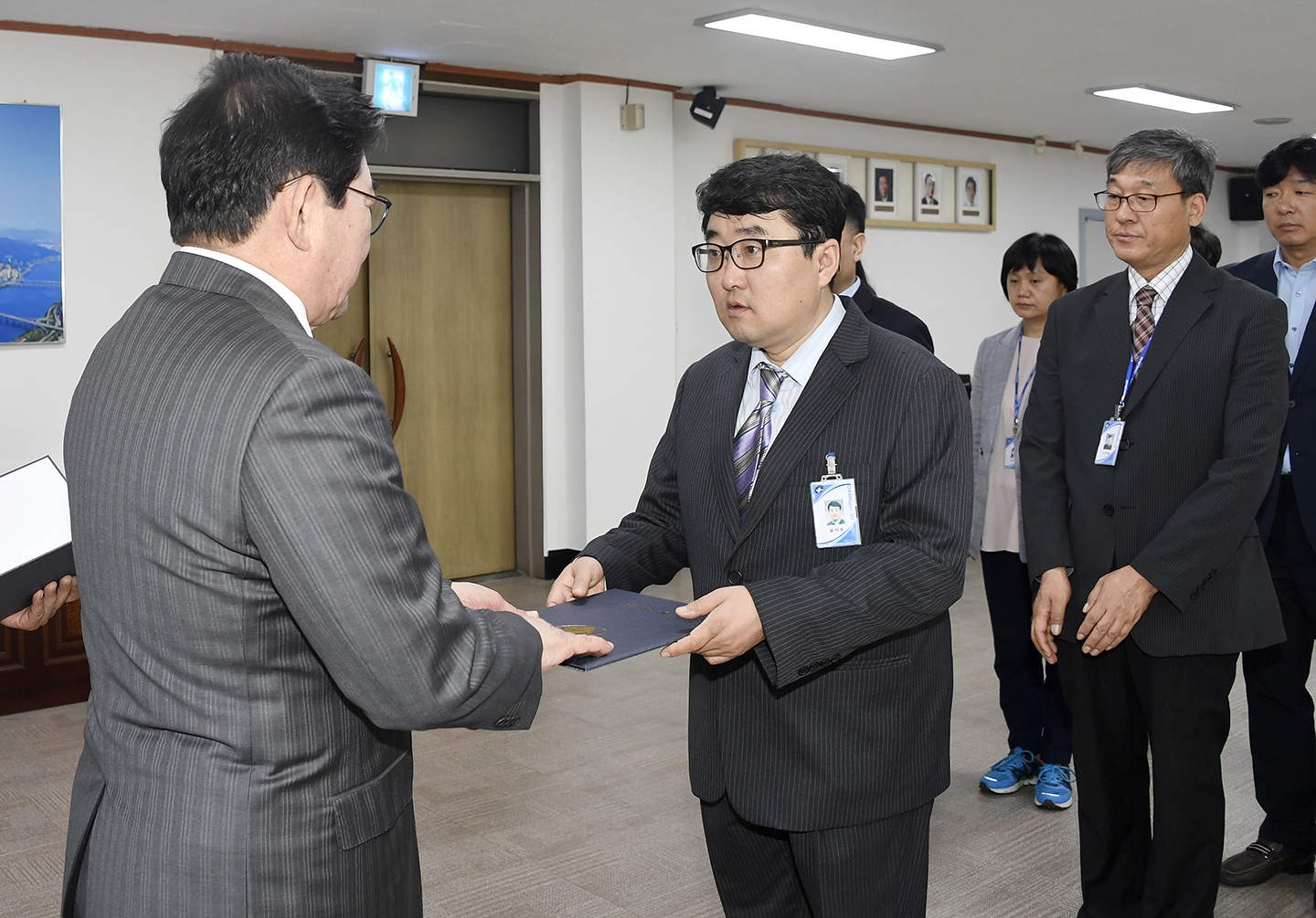 20180502-근속승진자 임용장 수여 172747.jpg