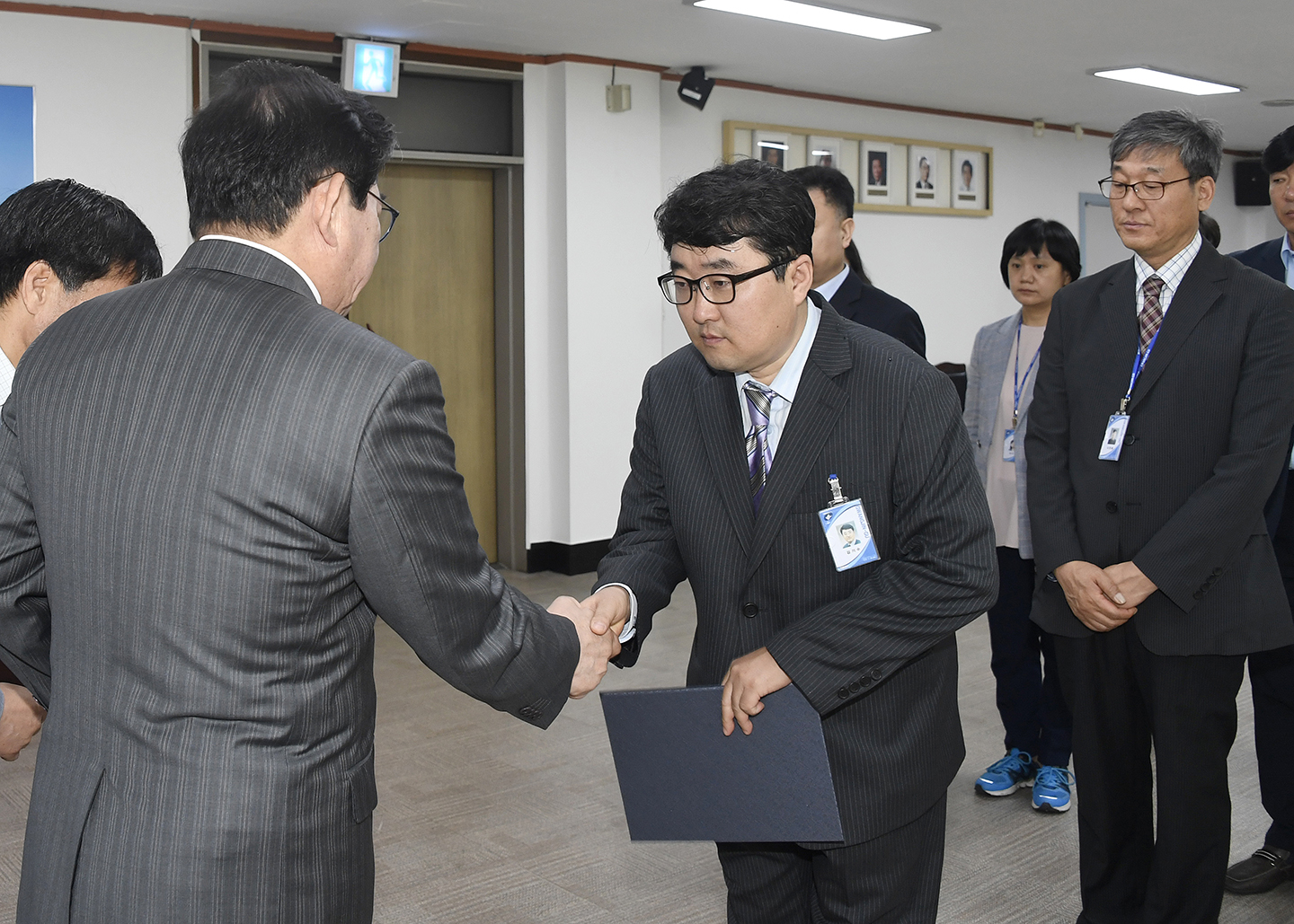 20180502-근속승진자 임용장 수여 172748.jpg