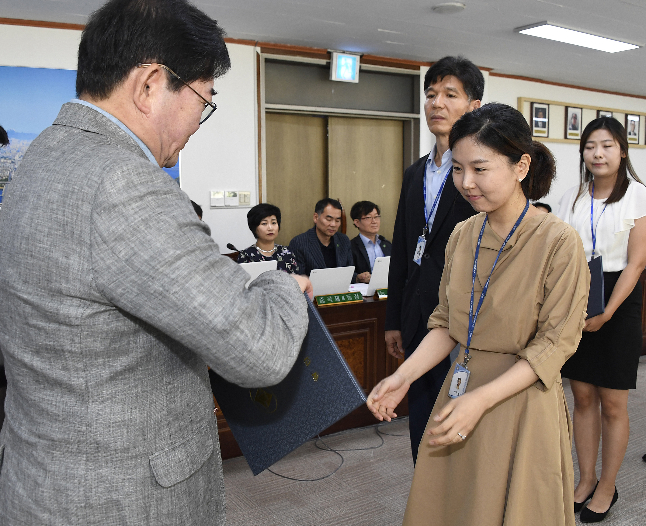 20170720-구동확대간부회의 우수공무원 표창장 수여 158637.jpg