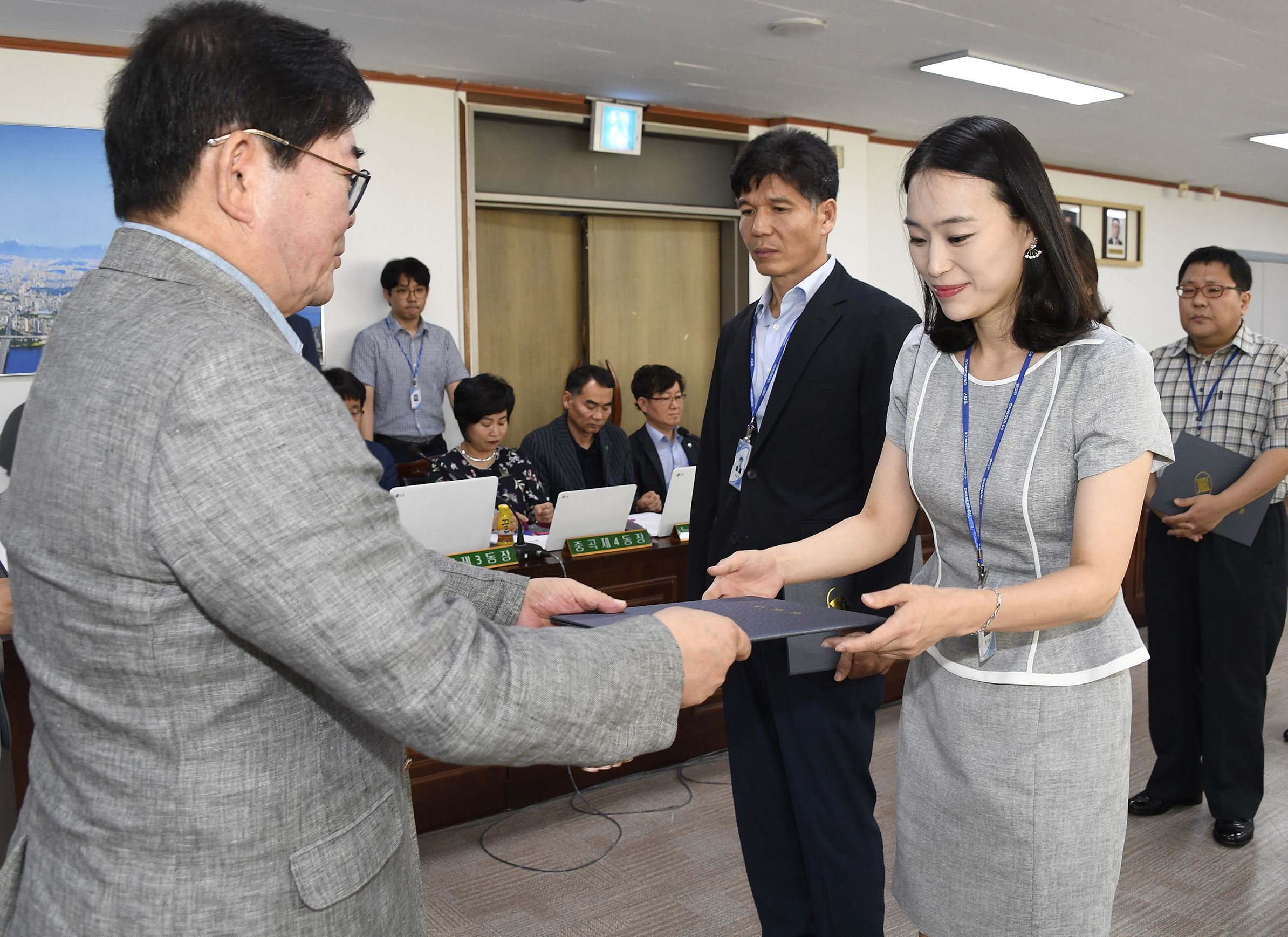 20170720-구동확대간부회의 우수공무원 표창장 수여 158641.jpg