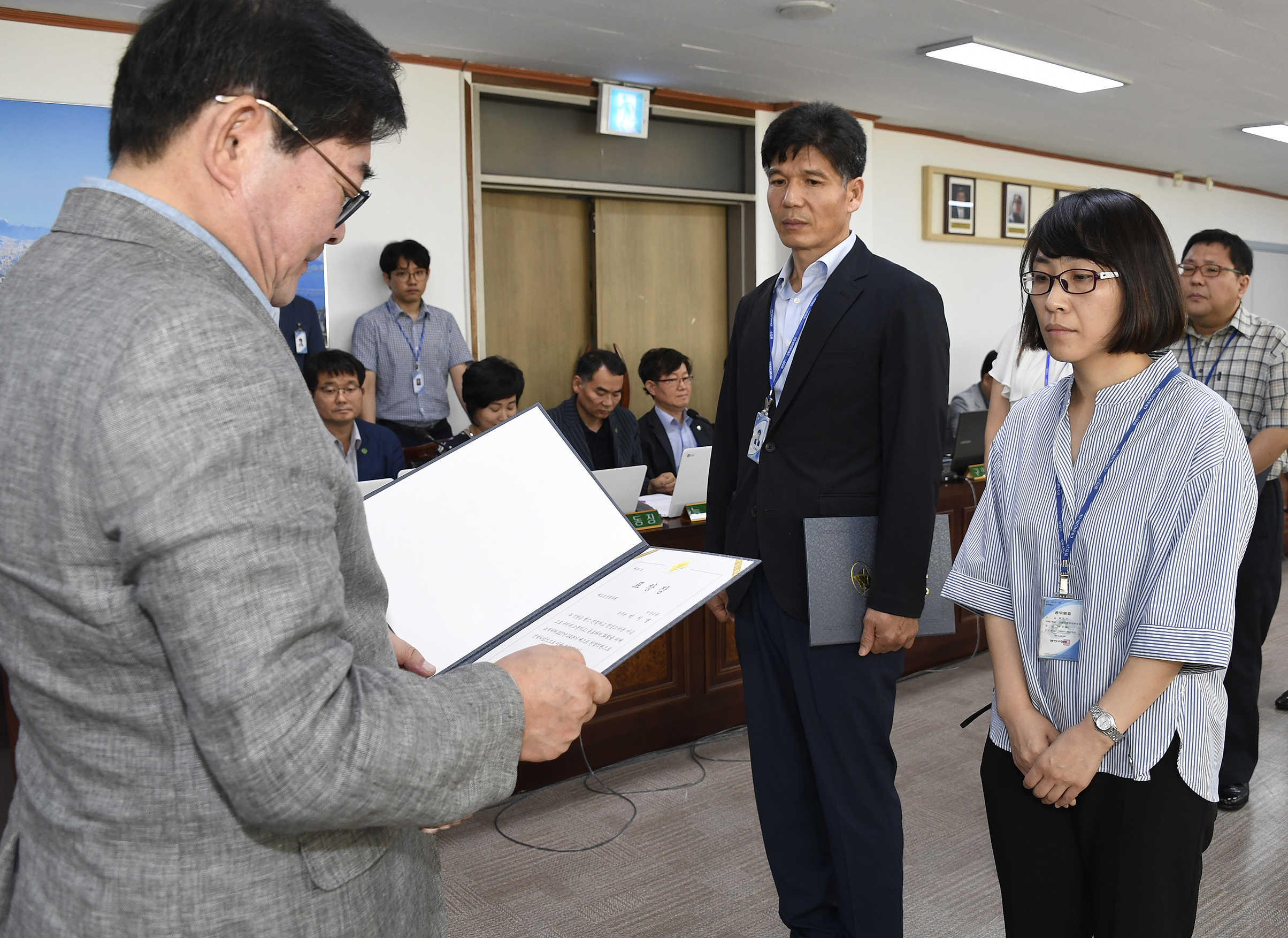 20170720-구동확대간부회의 우수공무원 표창장 수여 158643.jpg