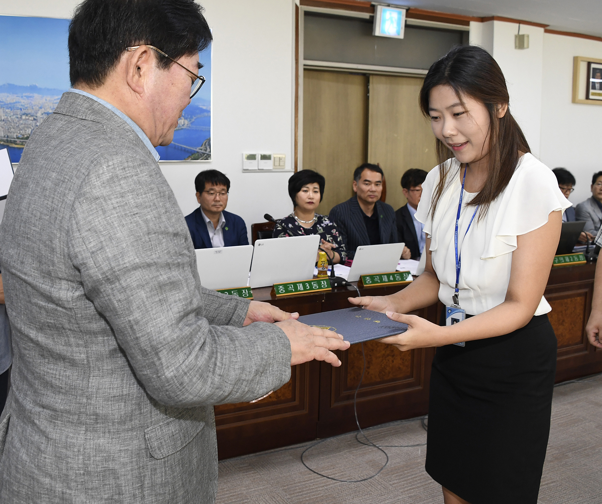 20170720-구동확대간부회의 우수공무원 표창장 수여 158629.jpg