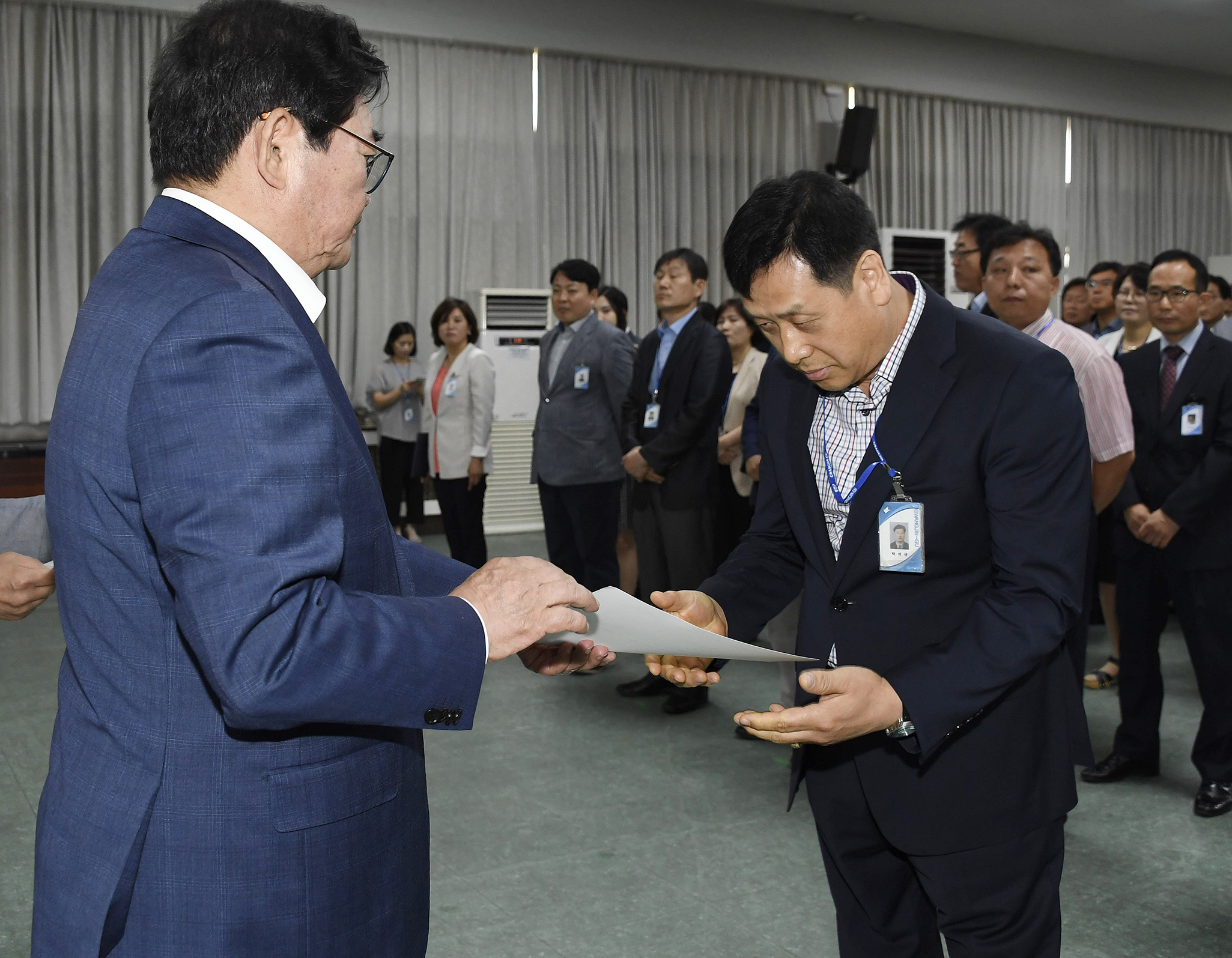 20170629-2017년 하반기 정기인사발령 발령장 수여 157956.jpg