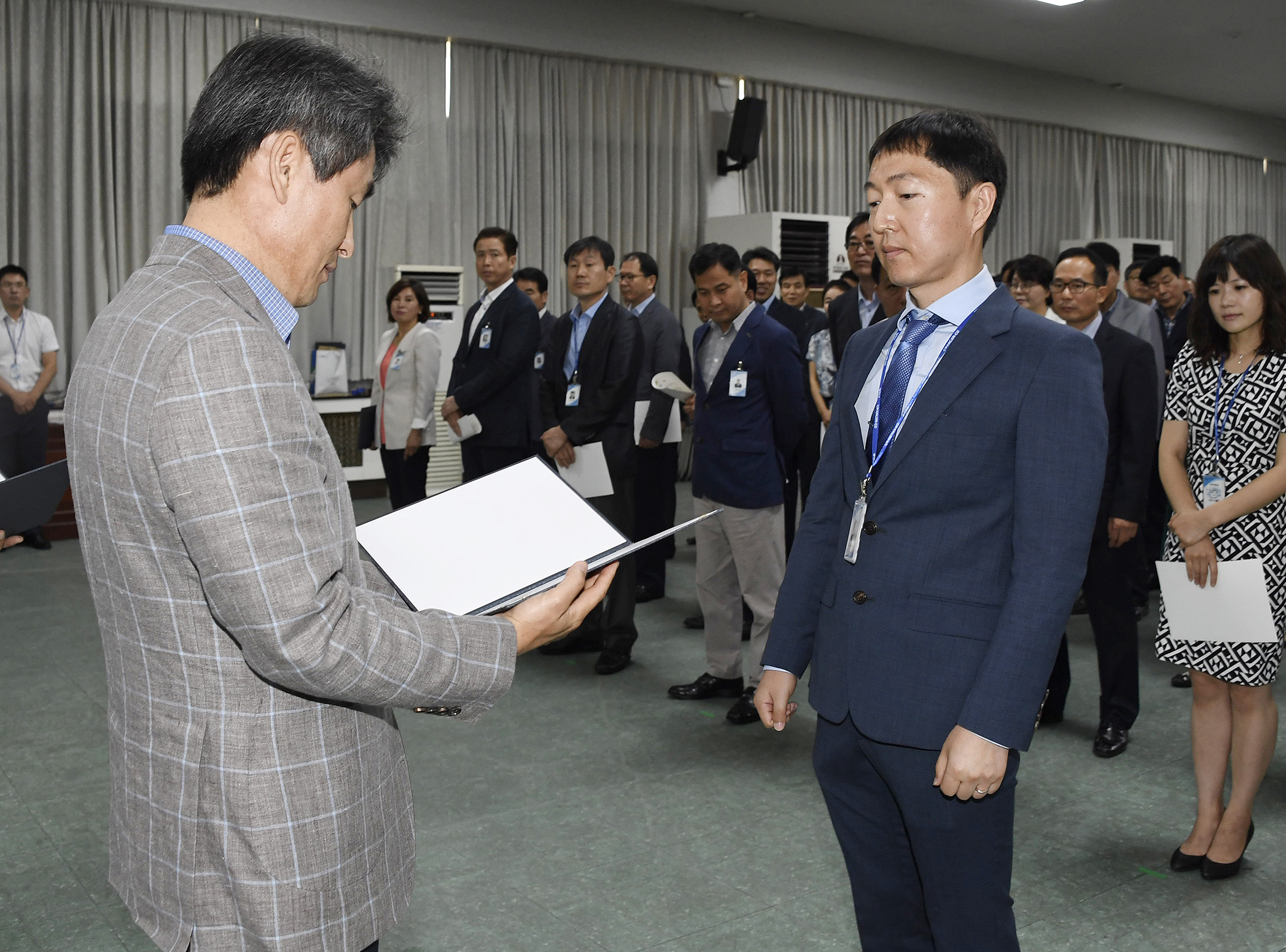 20170629-2017년 하반기 정기인사발령 발령장 수여 158258.jpg