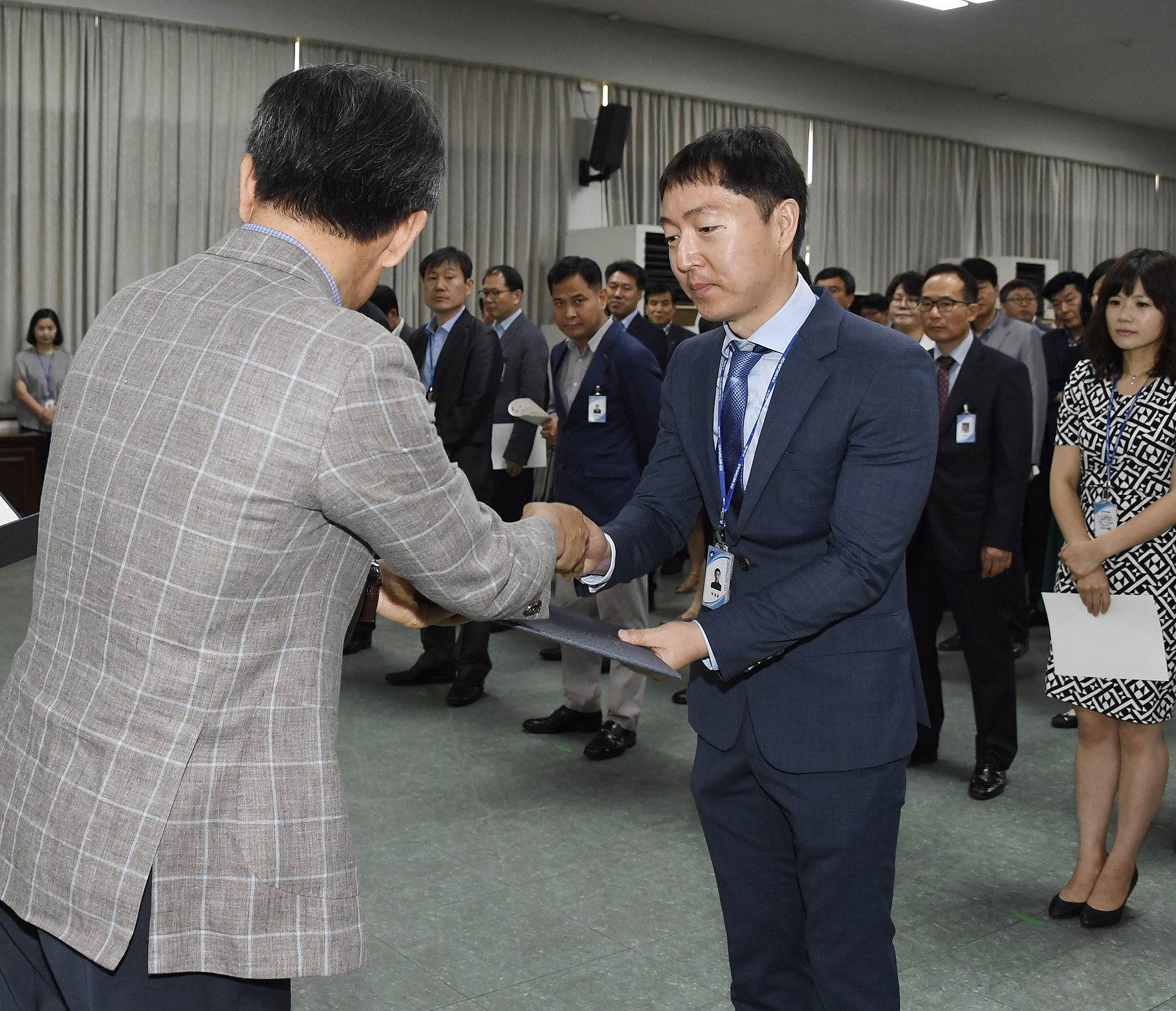 20170629-2017년 하반기 정기인사발령 발령장 수여 158259.jpg