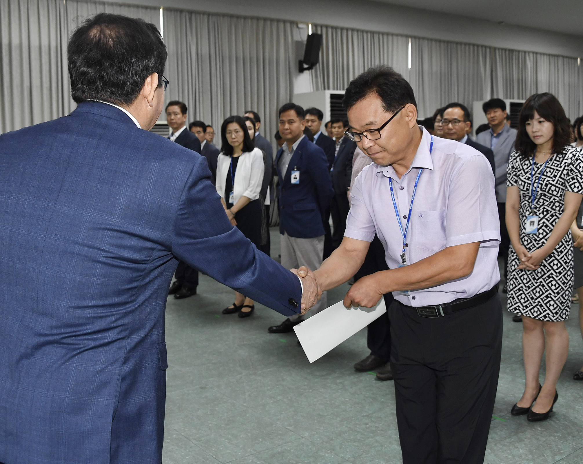 20170629-2017년 하반기 정기인사발령 발령장 수여 158004.jpg