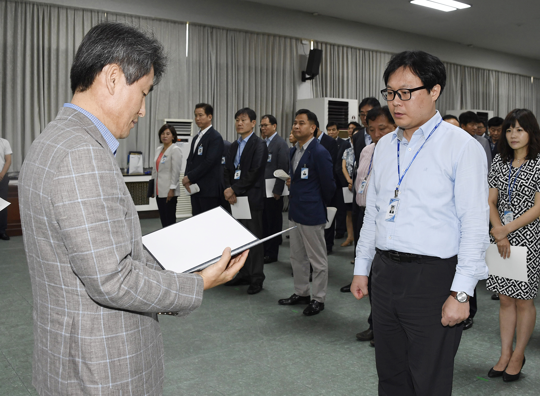 20170629-2017년 하반기 정기인사발령 발령장 수여 158265.jpg