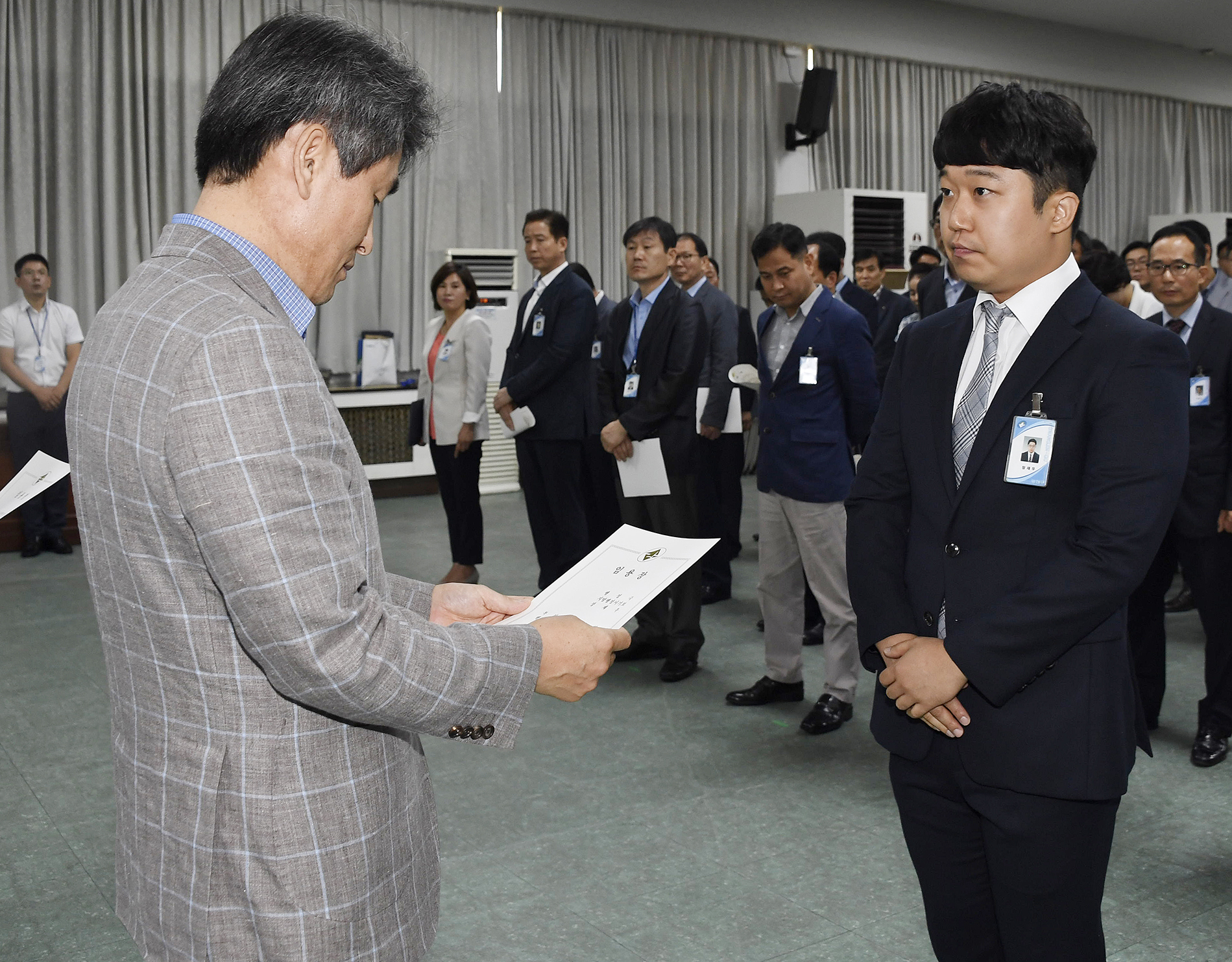 20170629-2017년 하반기 정기인사발령 발령장 수여 158270.jpg