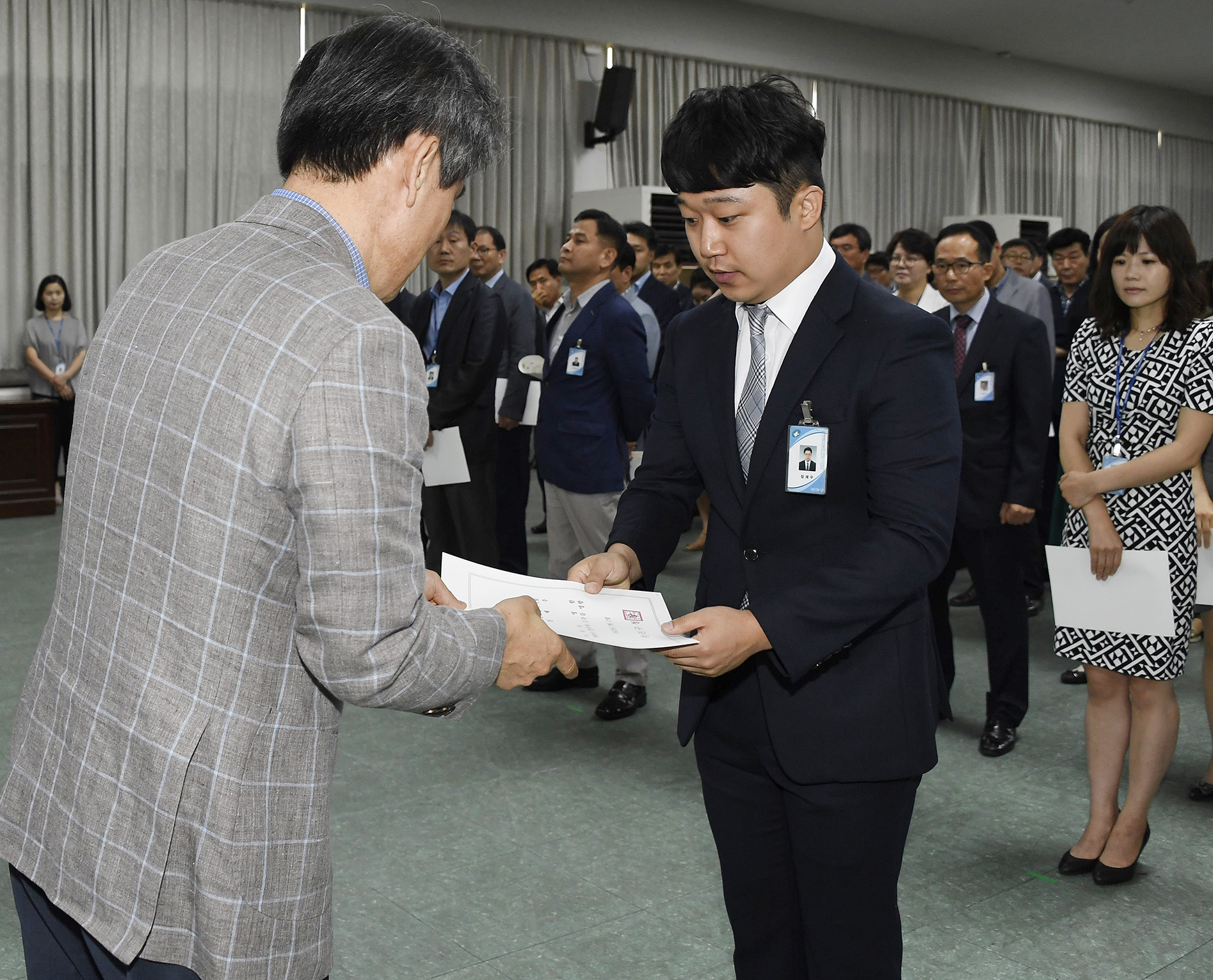 20170629-2017년 하반기 정기인사발령 발령장 수여 158271.jpg