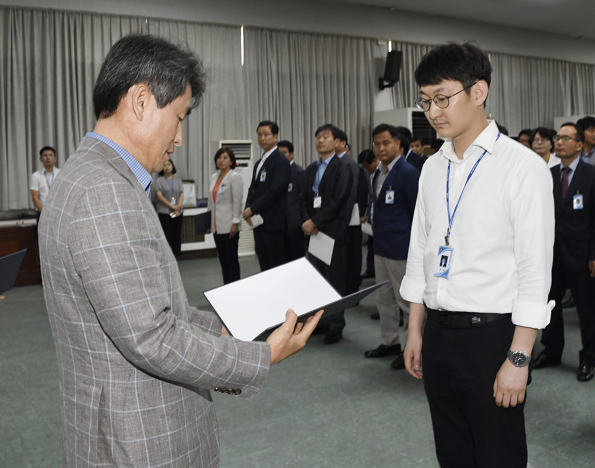 20170629-2017년 하반기 정기인사발령 발령장 수여 158213.jpg